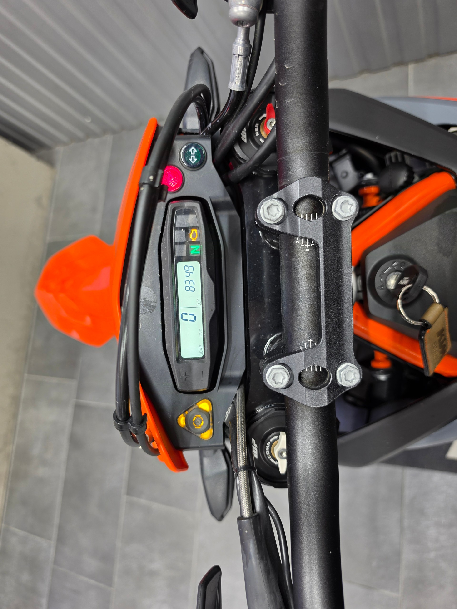 KTM 690 SMC R-image-6