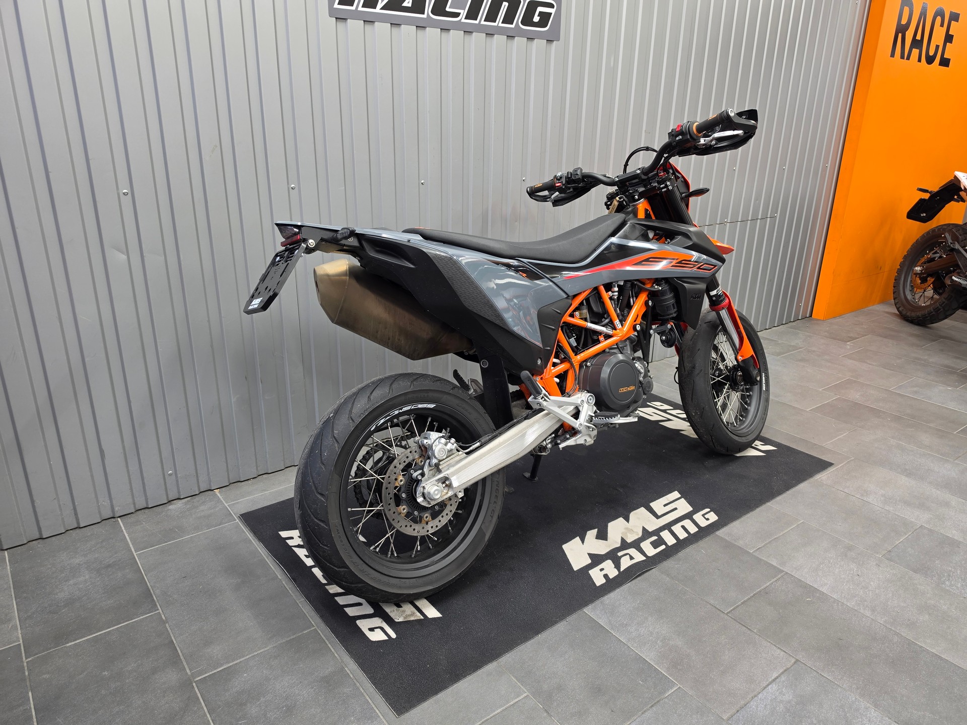KTM 690 SMC R-image-5