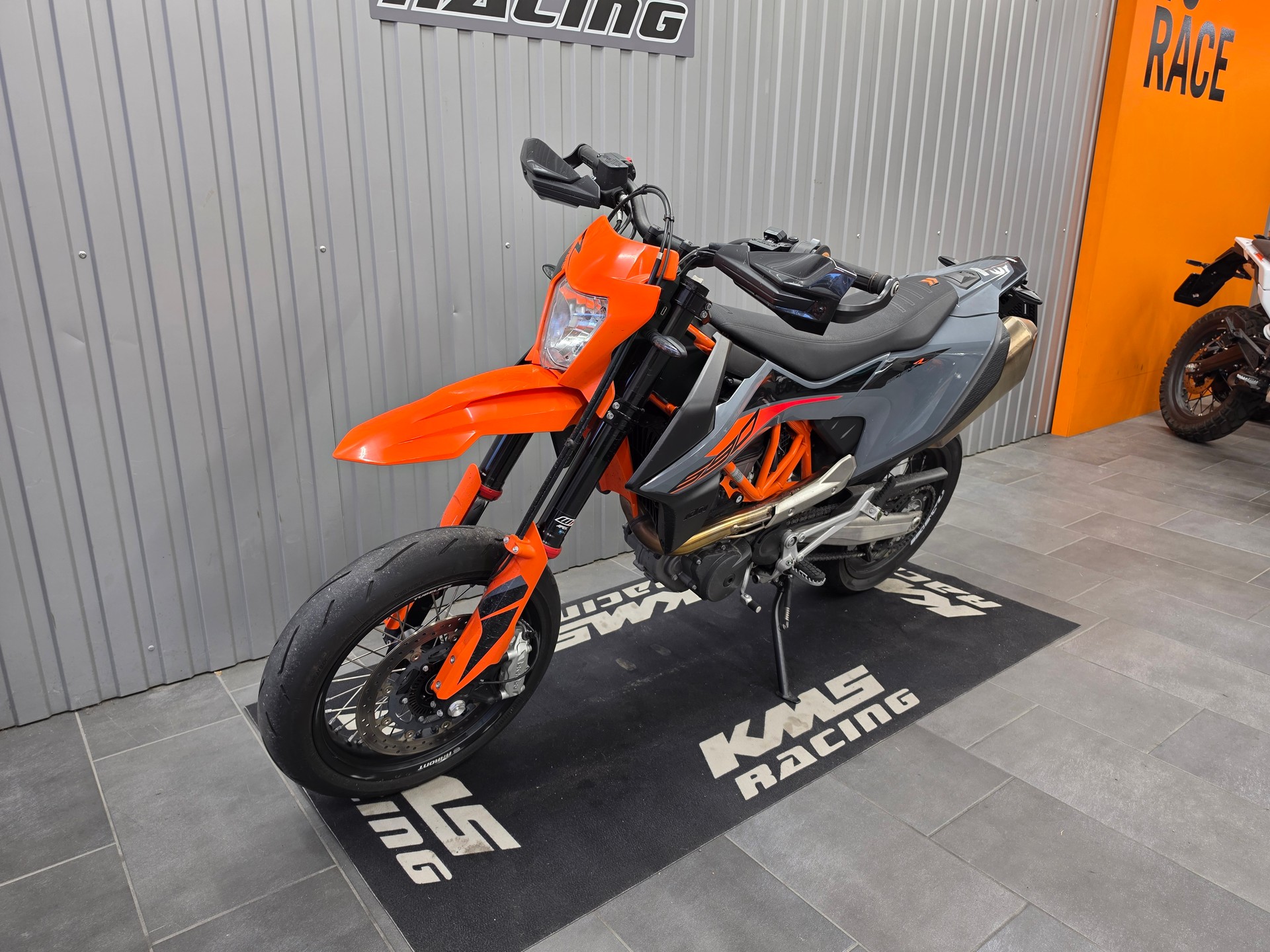 KTM 690 SMC R-image-2