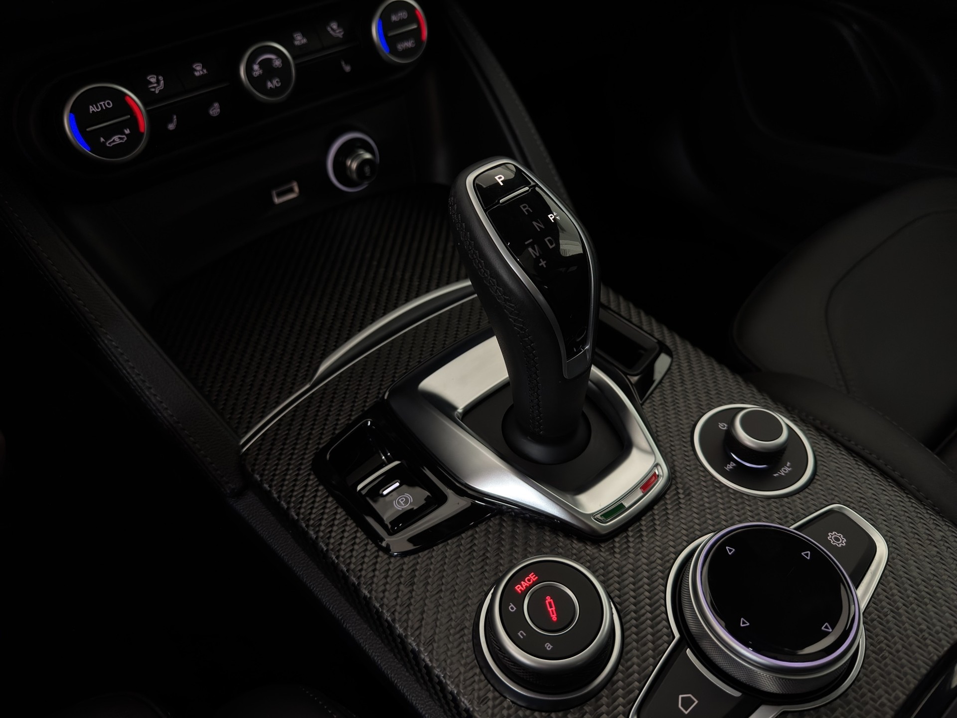 ALFA ROMEO Stelvio 2.9 V6 Quadrifoglio Q4 AT8 "Verde Montreal"-image-16