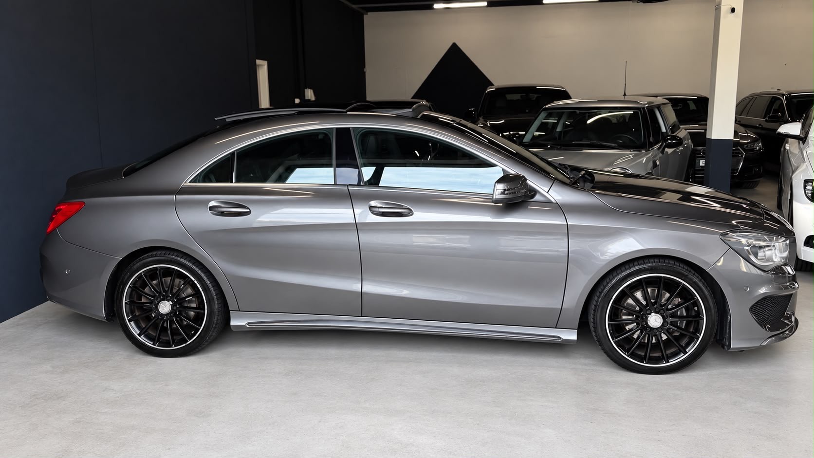 MERCEDES-BENZ CLA 180 AMG Line 7G-DCT-image-8