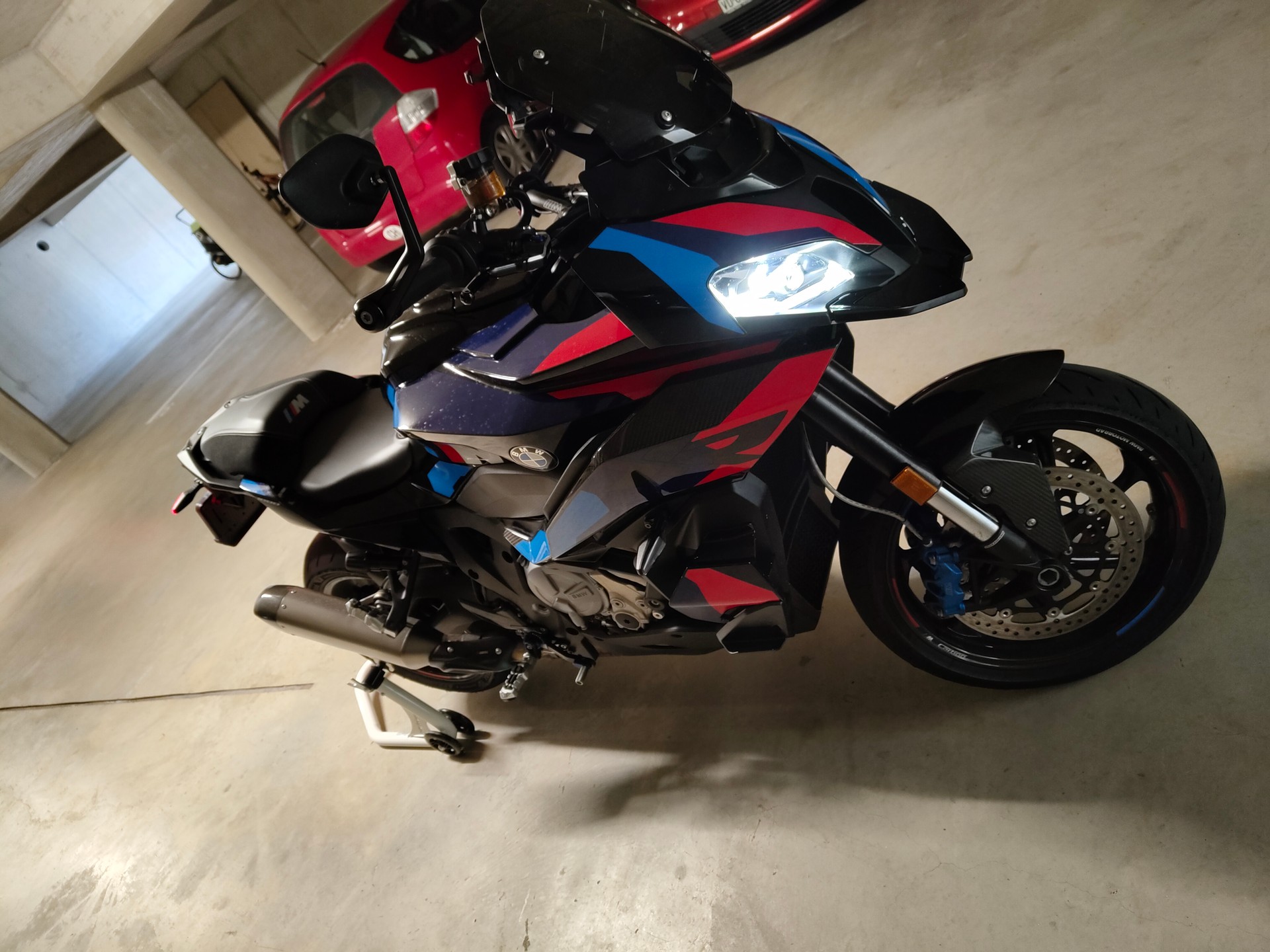 BMW M 1000 XR-image-1