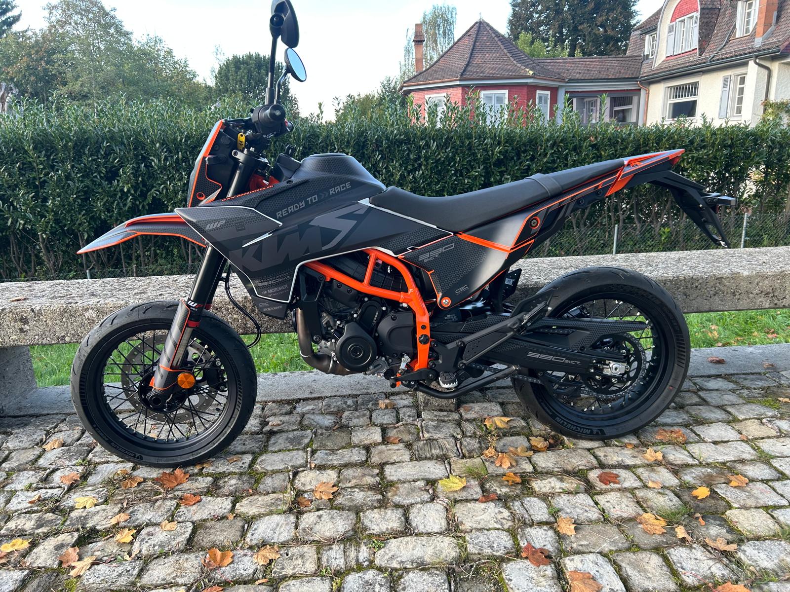 KTM BLACK EDITION-image-1