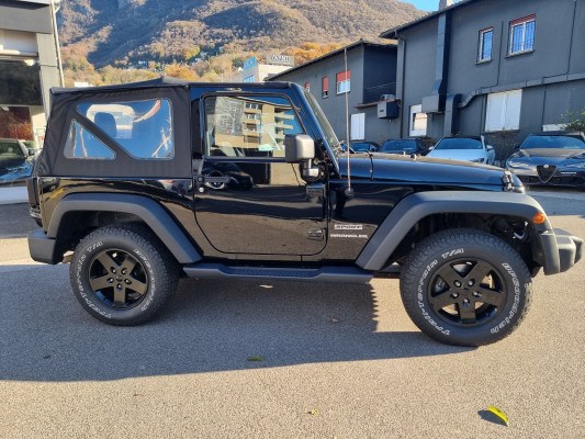JEEP Wrangler 2.8 CRD Sport-image-12