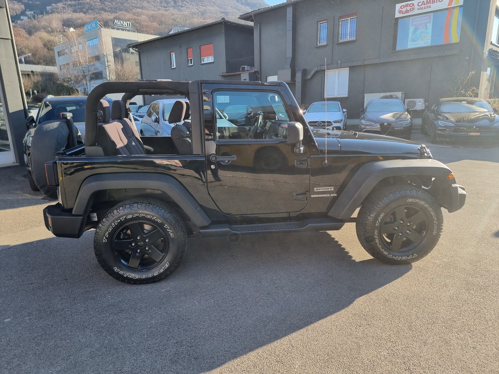 JEEP Wrangler 2.8 CRD Sport-image-14
