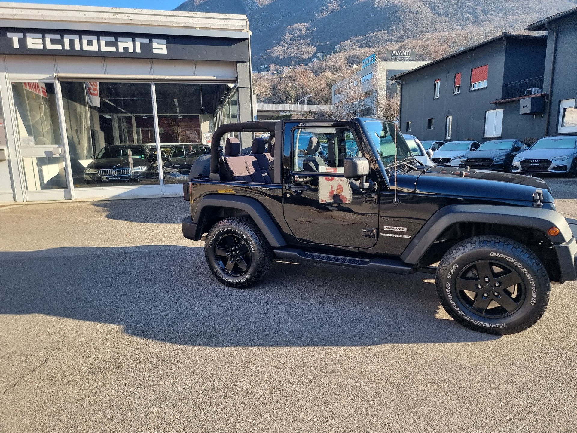 JEEP Wrangler 2.8 CRD Sport-image-13