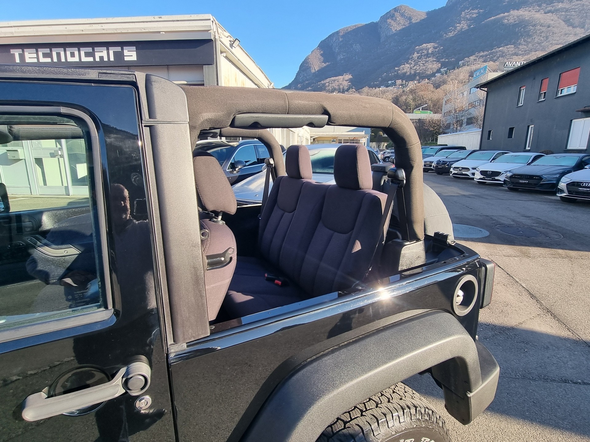 JEEP Wrangler 2.8 CRD Sport-image-17