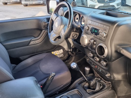 JEEP Wrangler 2.8 CRD Sport-image-9