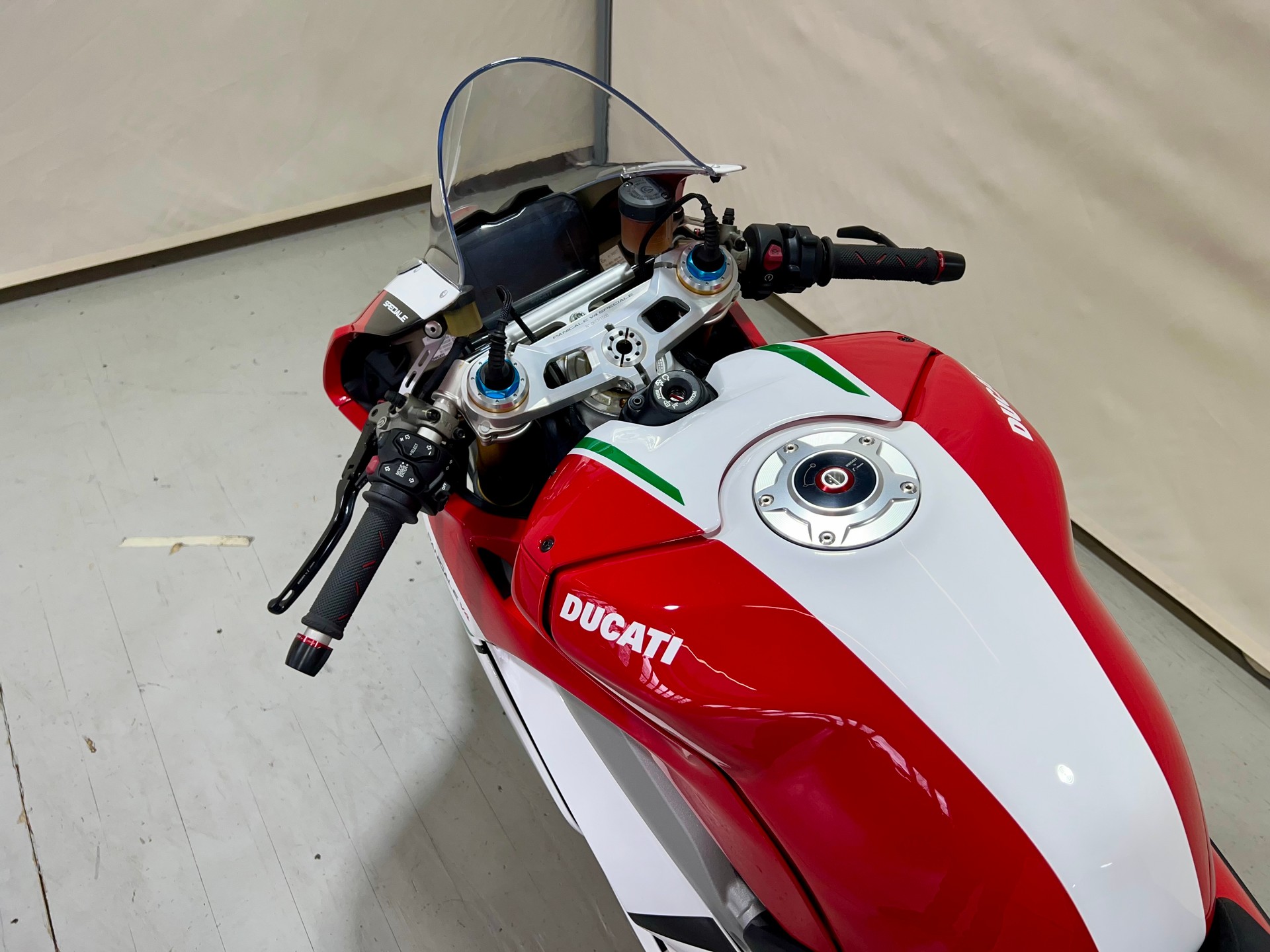DUCATI Panigale 1103 V4 Speciale Magnesium Wheels, No 0657 / 1500-image-12