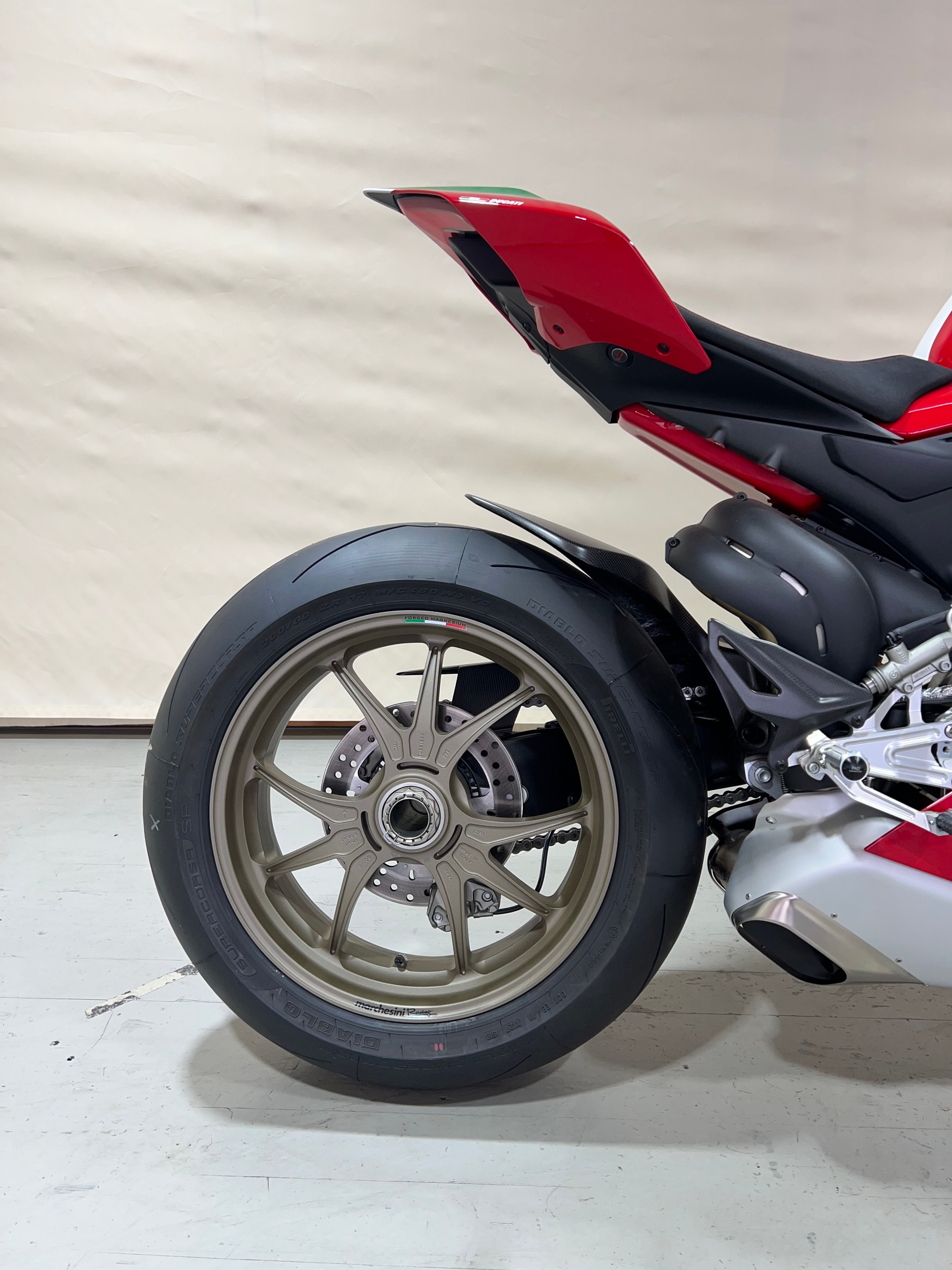 DUCATI Panigale 1103 V4 Speciale Magnesium Wheels, No 0657 / 1500-image-3