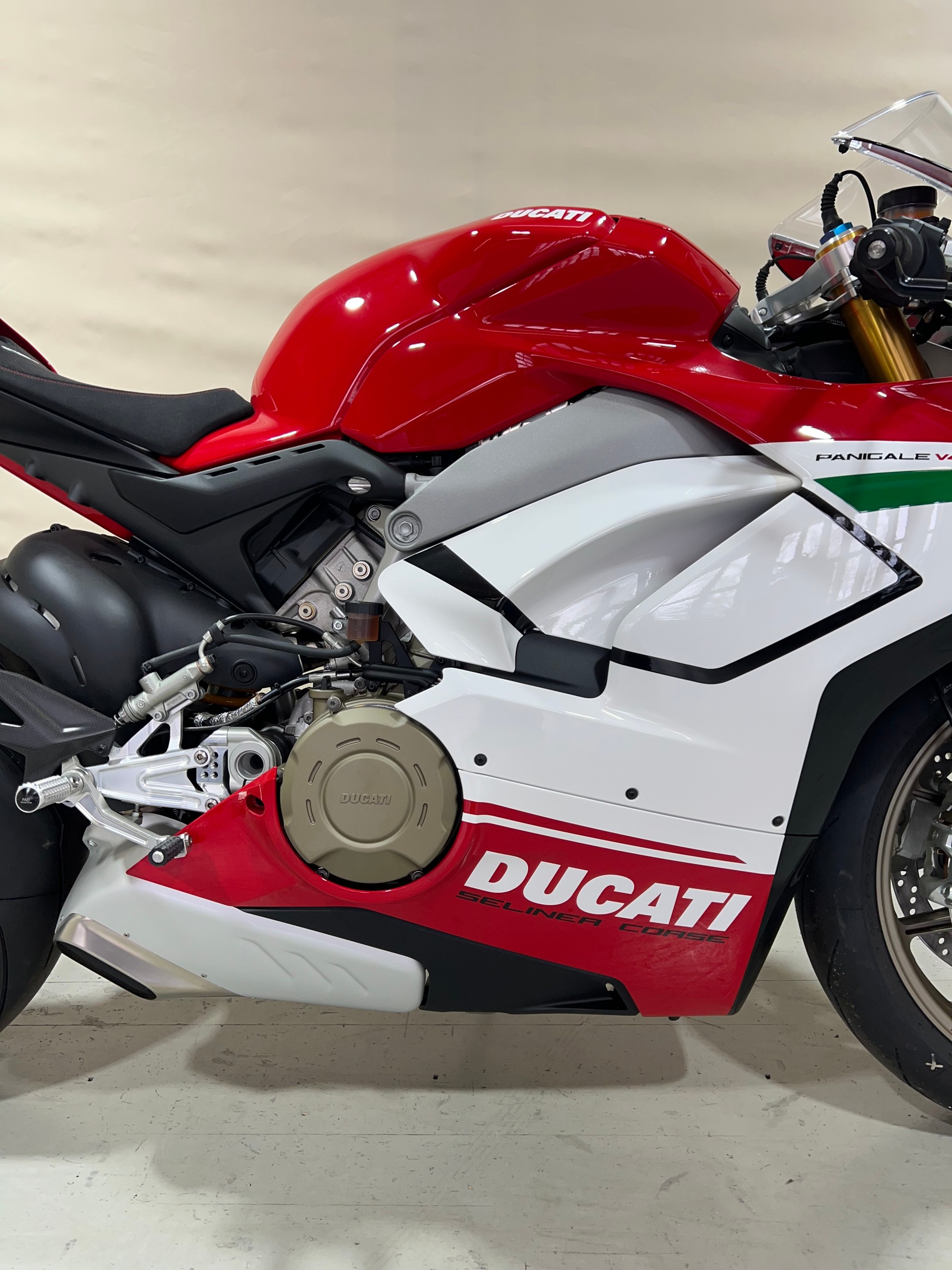 DUCATI Panigale 1103 V4 Speciale Magnesium Wheels, No 0657 / 1500-image-2