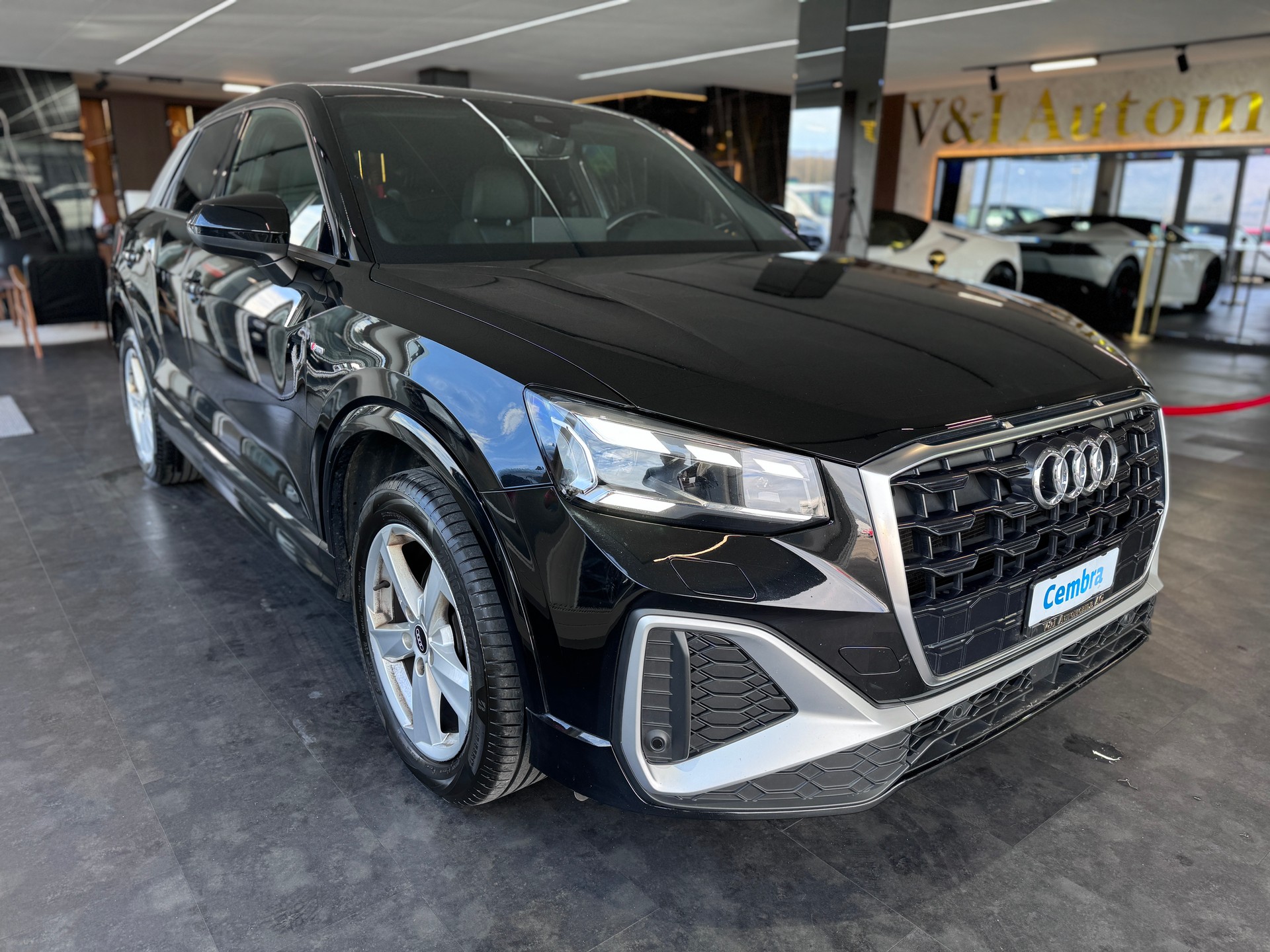 AUDI Q2 35 TFSI S line S-tronic-showroom-element-3