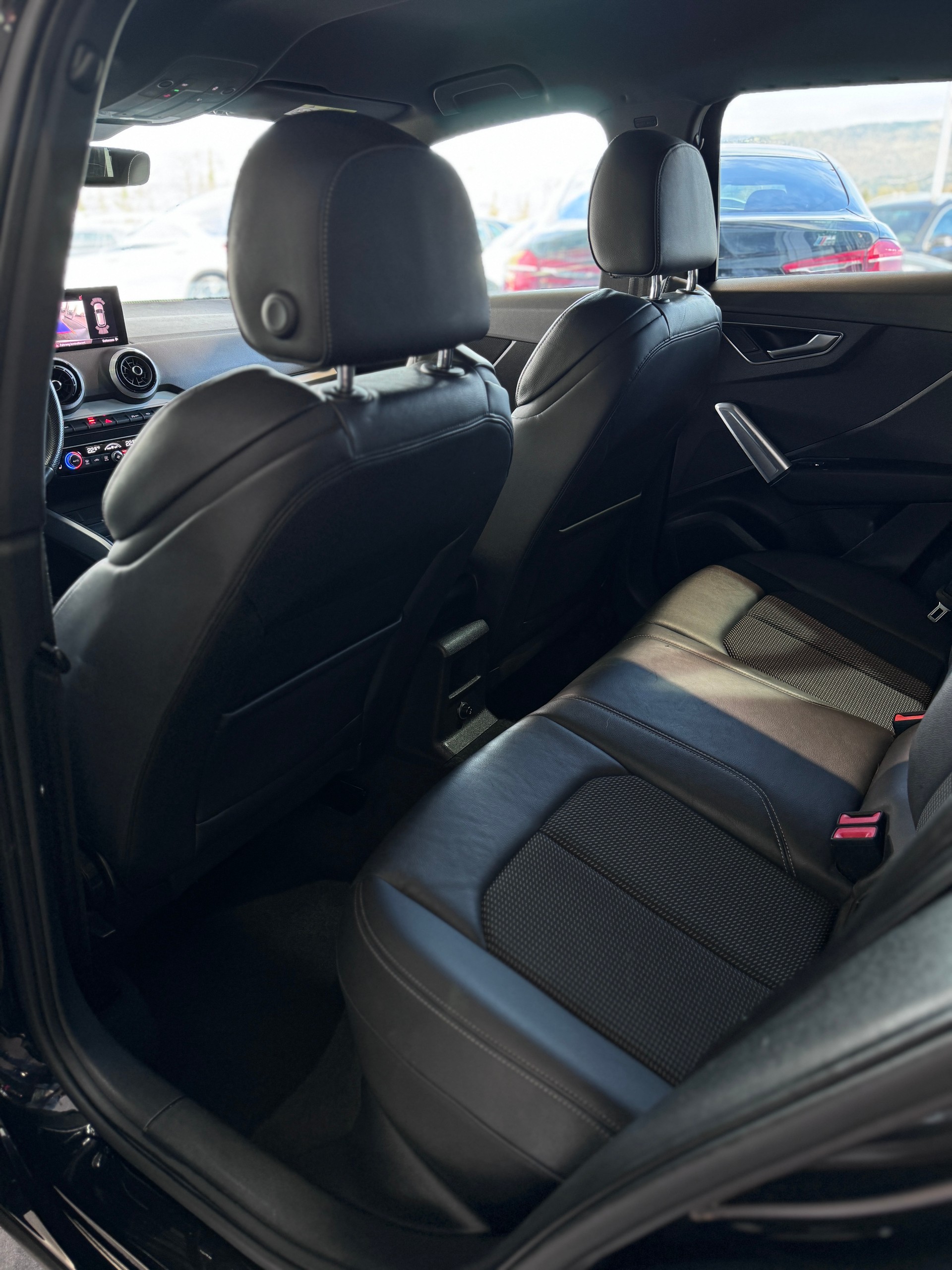 AUDI Q2 35 TFSI S line S-tronic-image-16
