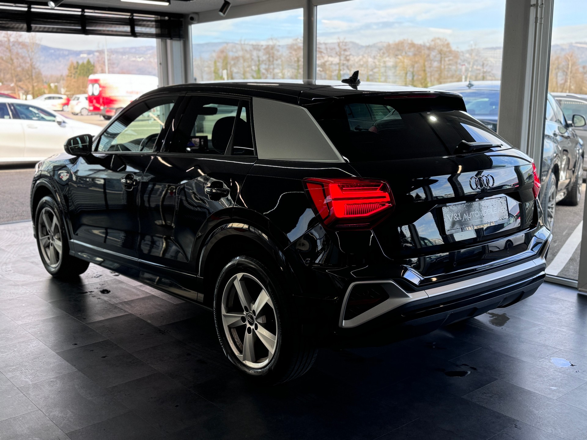 AUDI Q2 35 TFSI S line S-tronic-image-4