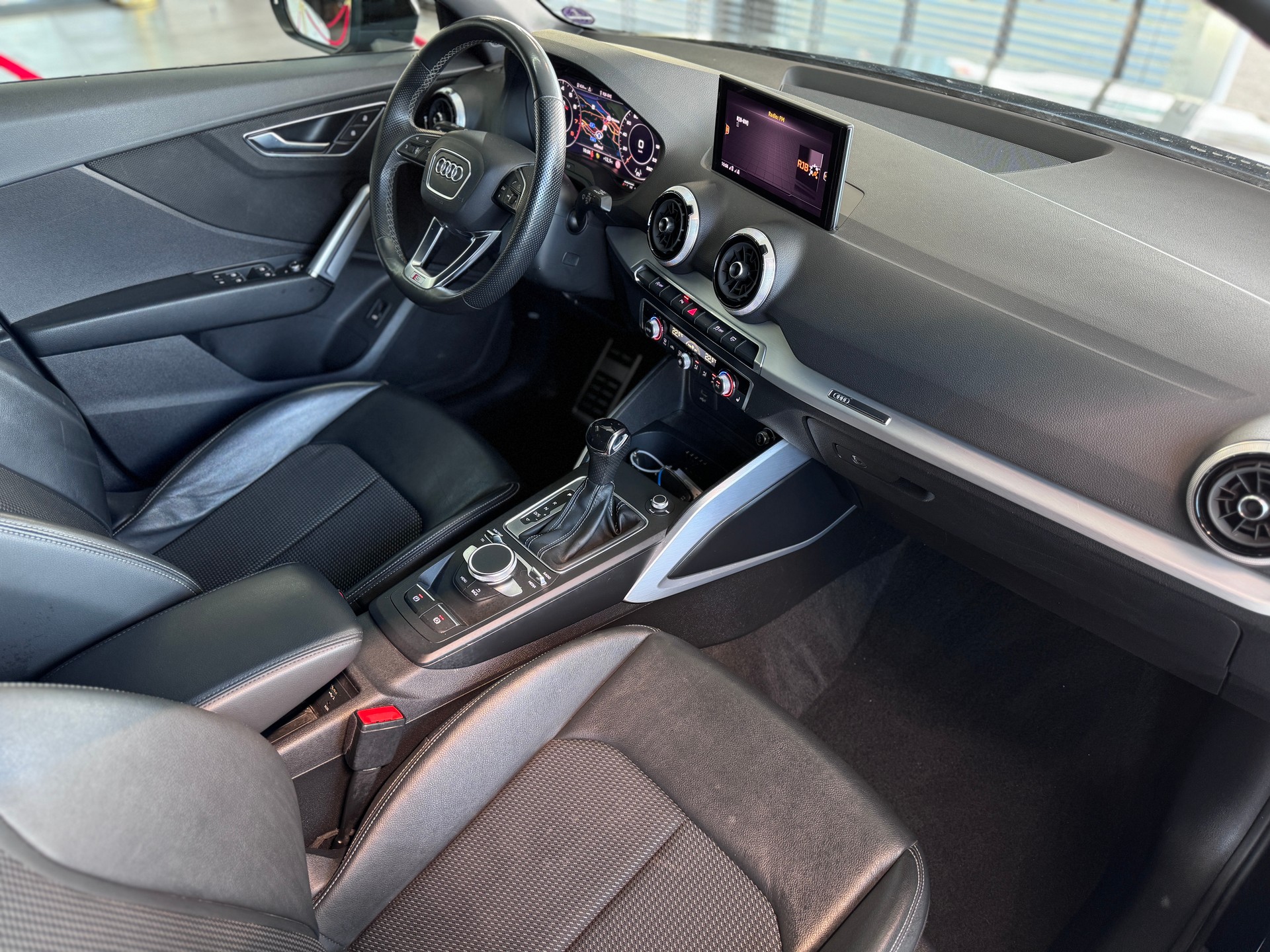 AUDI Q2 35 TFSI S line S-tronic-image-15