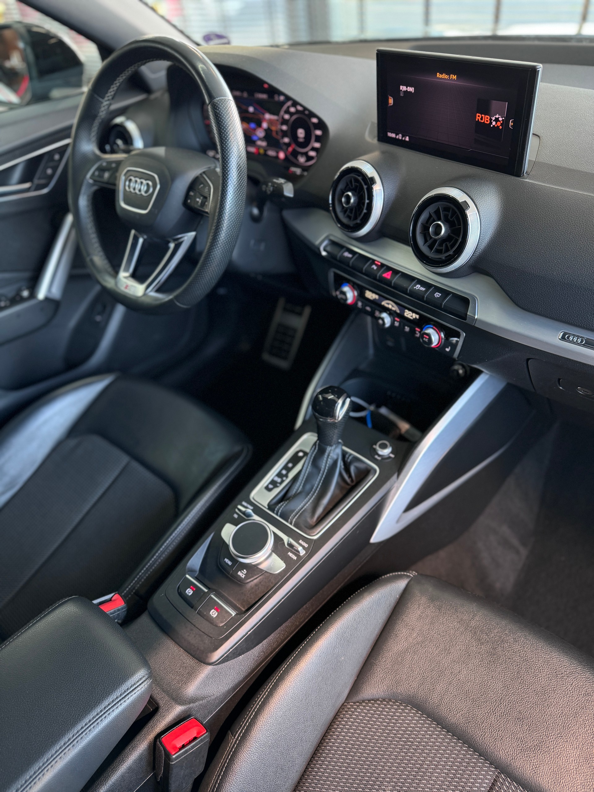 AUDI Q2 35 TFSI S line S-tronic-image-14