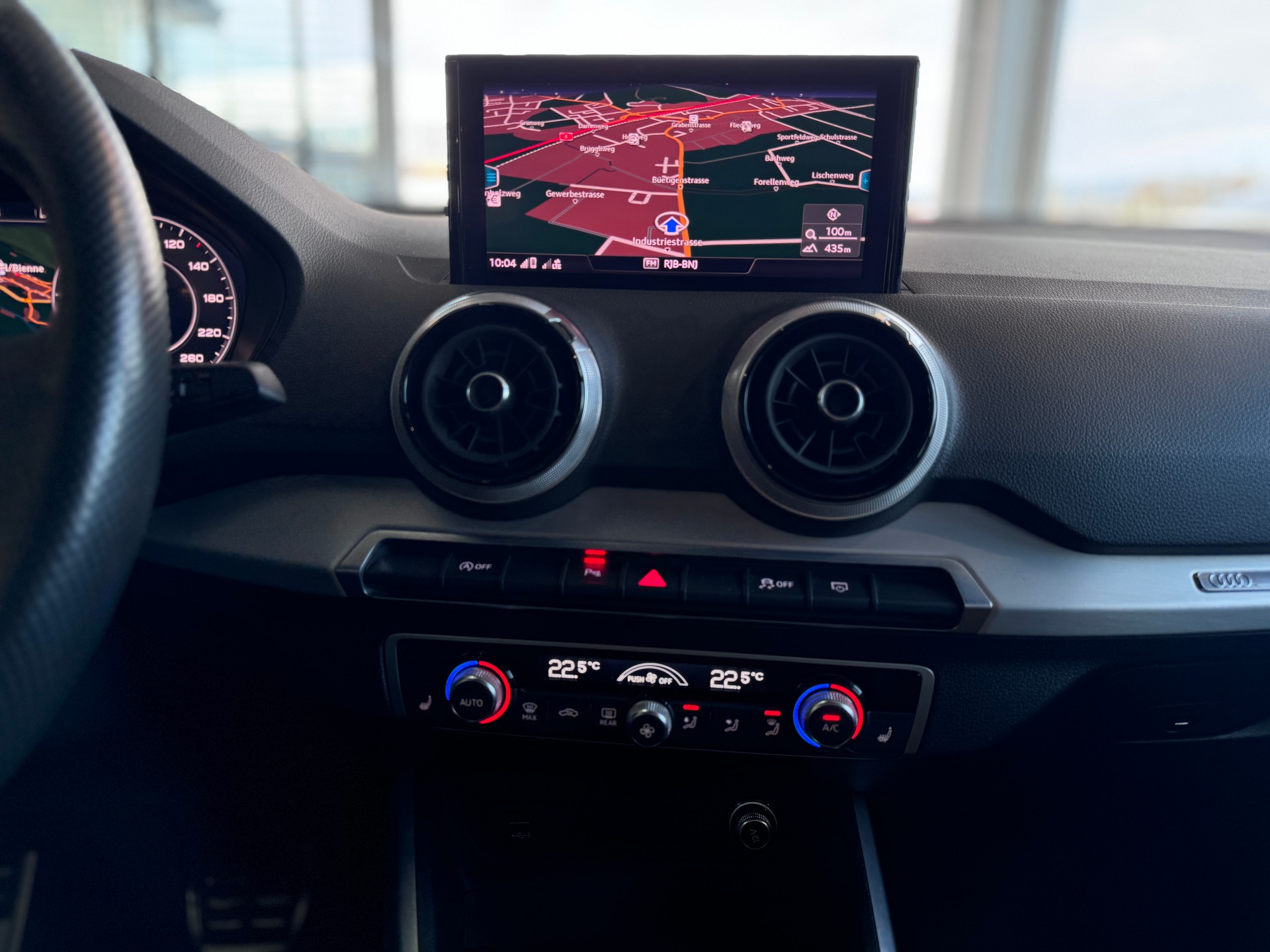 AUDI Q2 35 TFSI S line S-tronic-image-12
