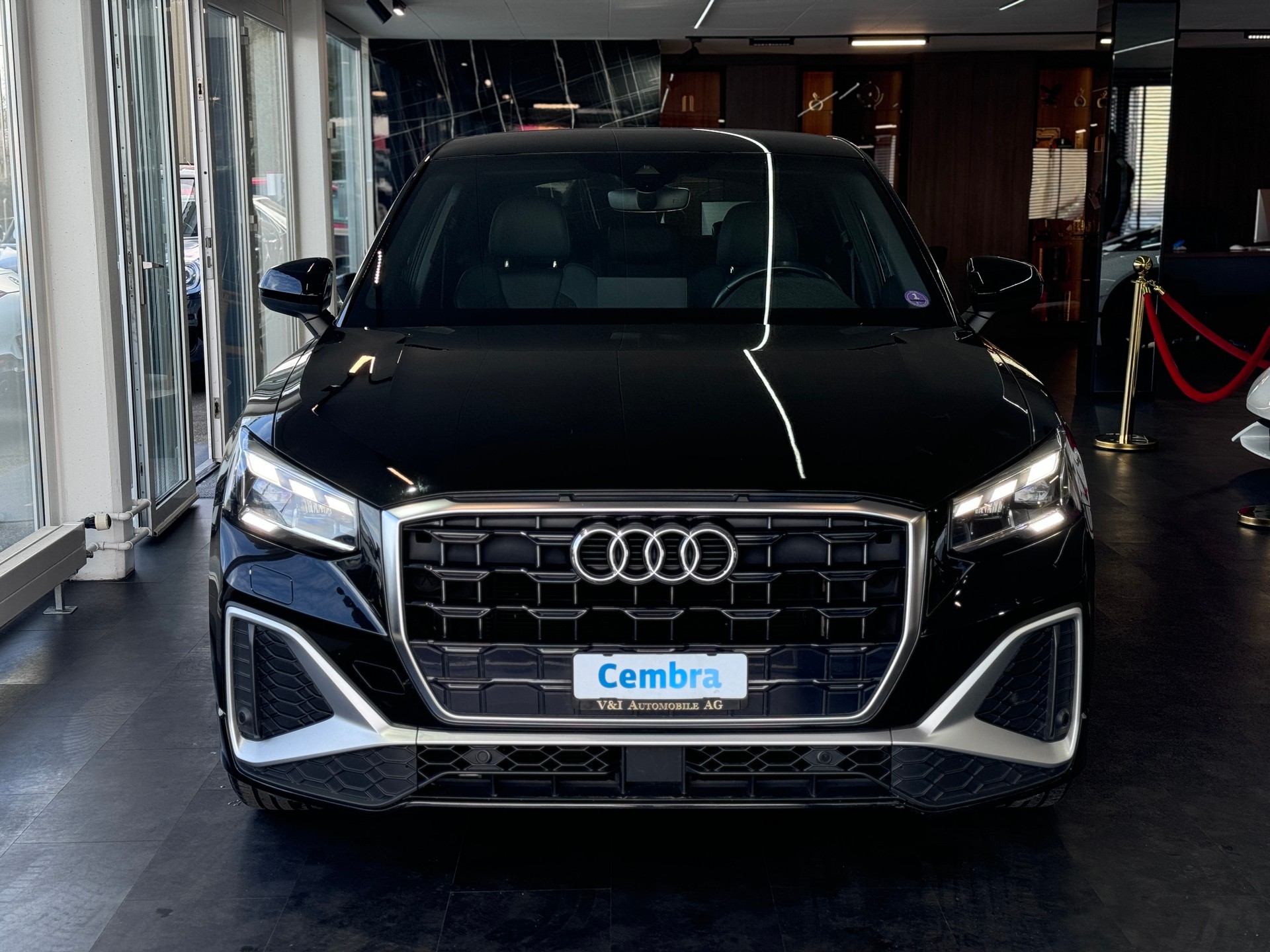 AUDI Q2 35 TFSI S line S-tronic-showroom-element-1
