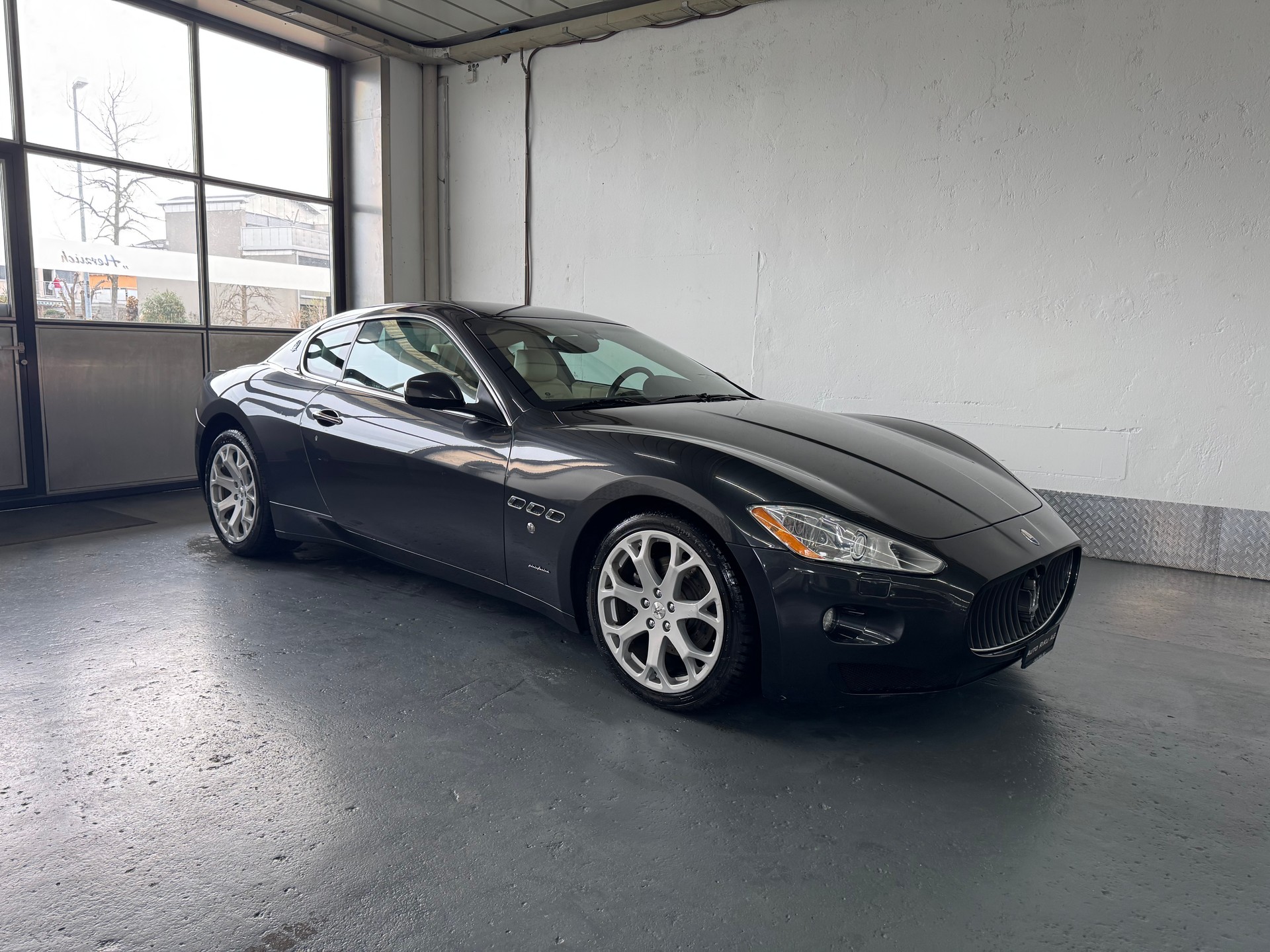MASERATI GranTurismo Automatica-showroom-element-1