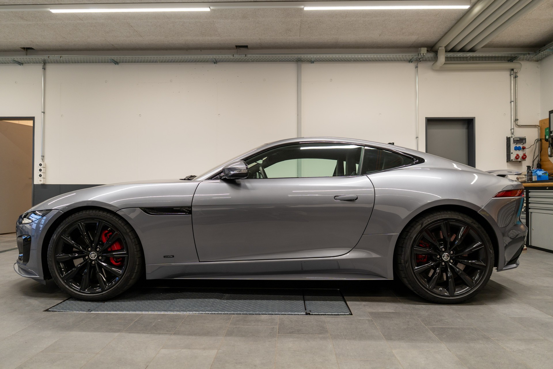 JAGUAR F-Type Coupé 5.0 V8 Last Edition R75 Automatik AWD-image-1