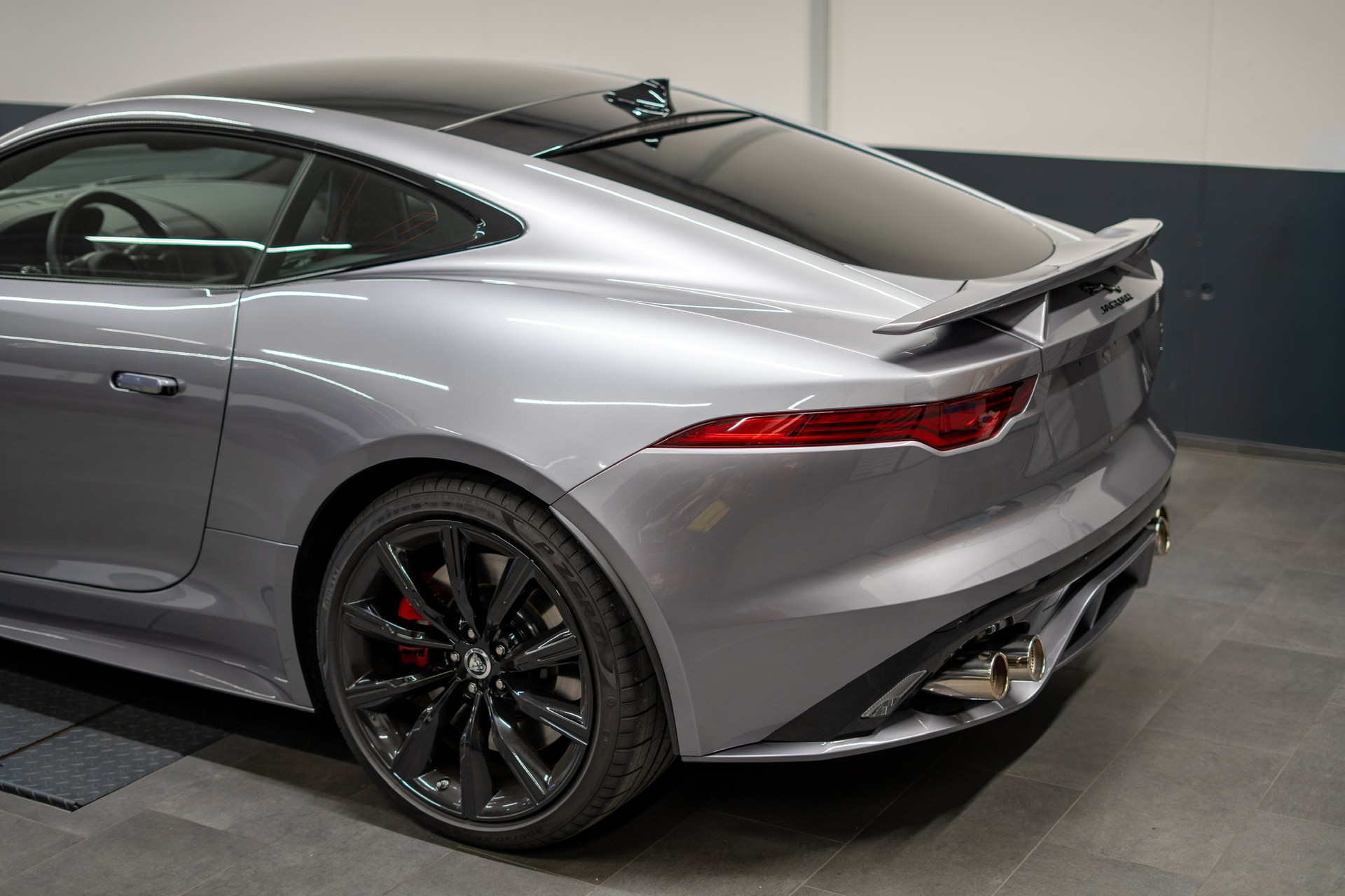 JAGUAR F-Type Coupé 5.0 V8 Last Edition R75 Automatik AWD-image-6