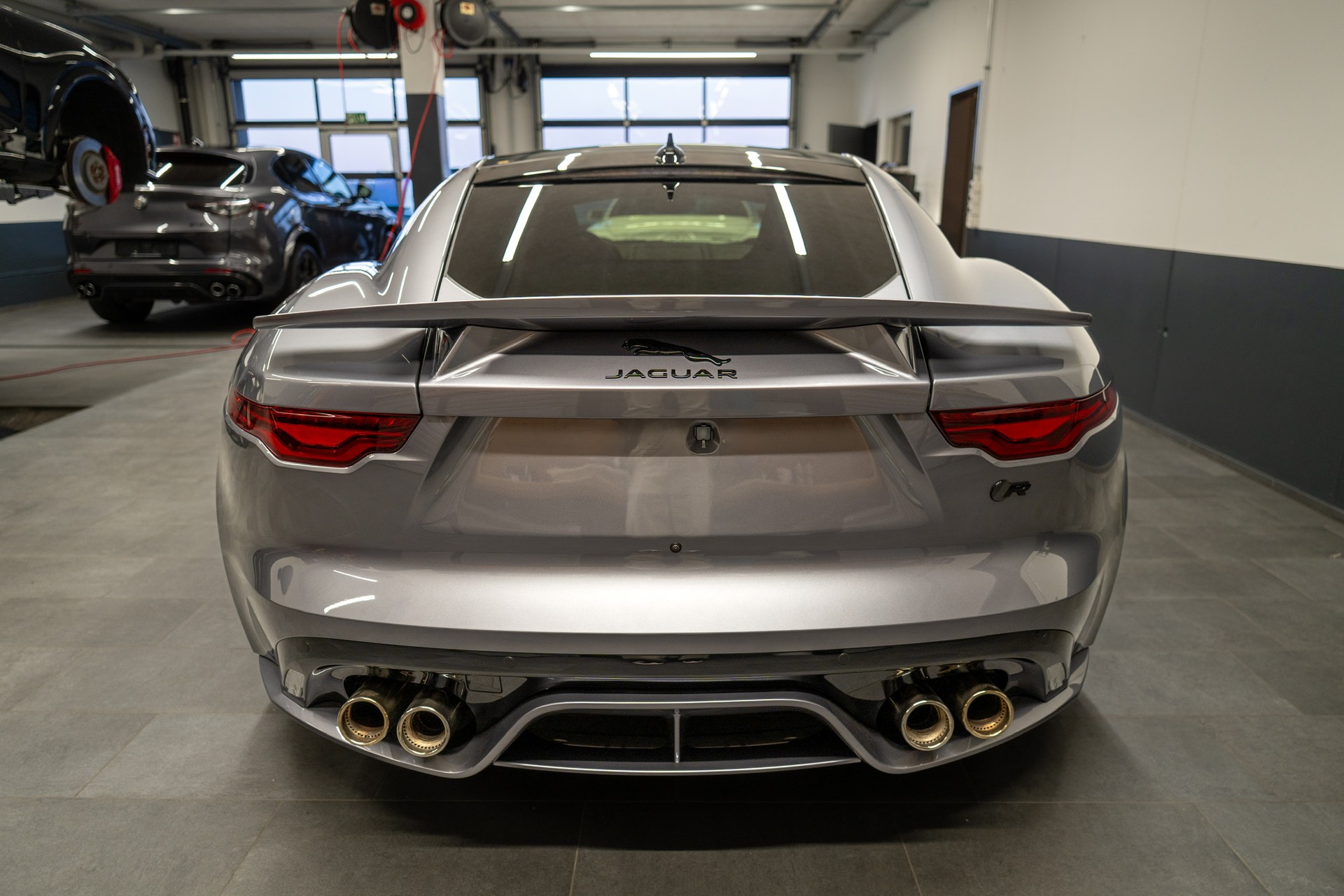 JAGUAR F-Type Coupé 5.0 V8 Last Edition R75 Automatik AWD-image-3