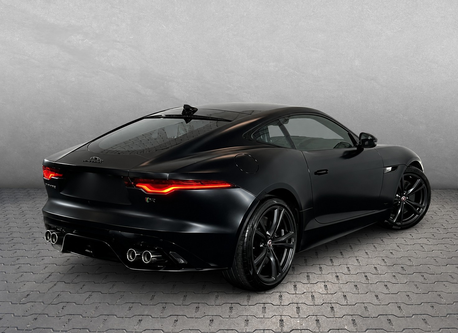JAGUAR F-Type Coupé 5.0 V8 Last Edition R75 AWD-image-1