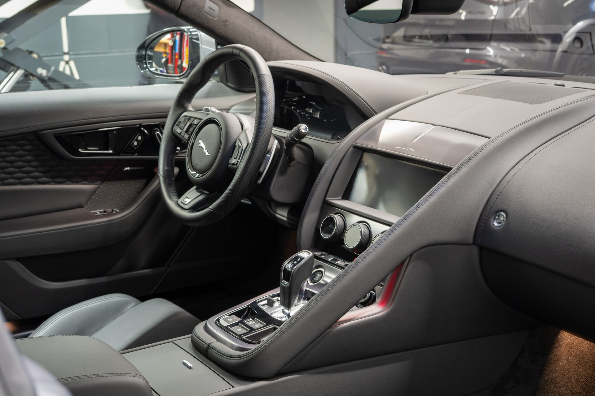 JAGUAR F-Type Coupé 5.0 V8 Last Edition R75 Automatik AWD-image-9