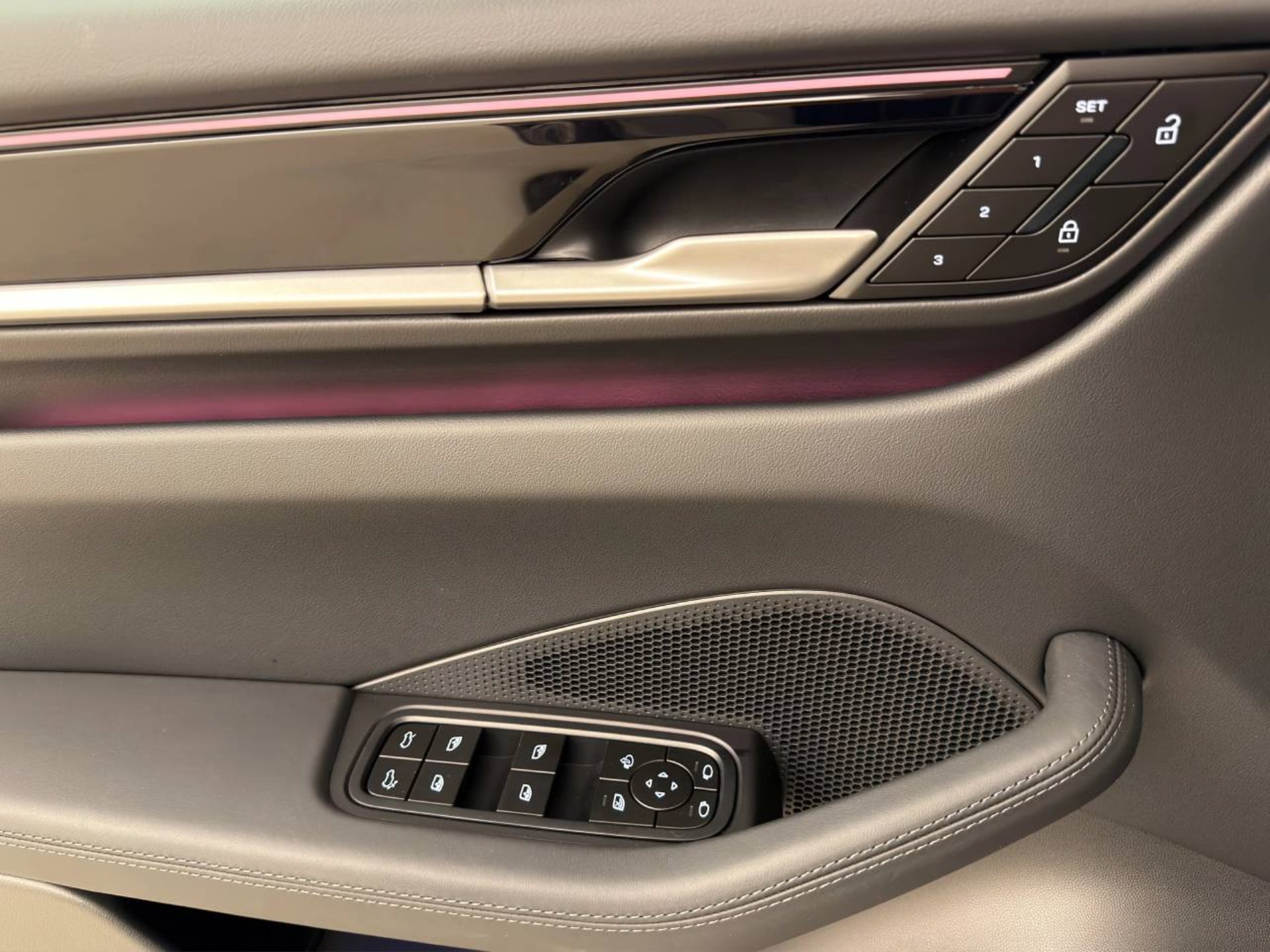 PORSCHE Macan 4S-image-19