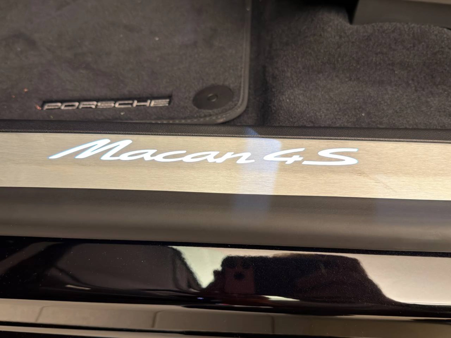 PORSCHE Macan 4S-image-24