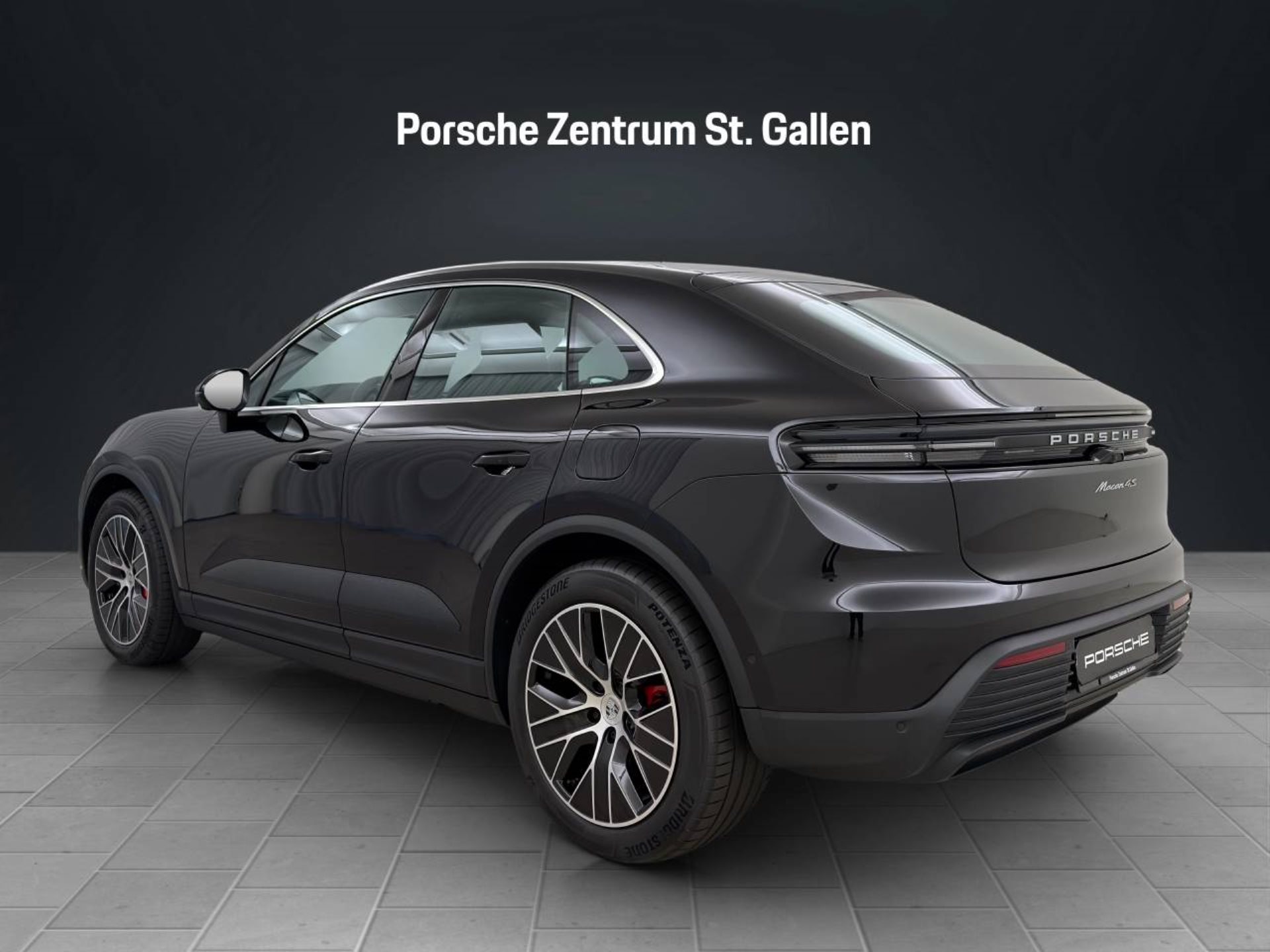 PORSCHE Macan 4S-showroom-element-2