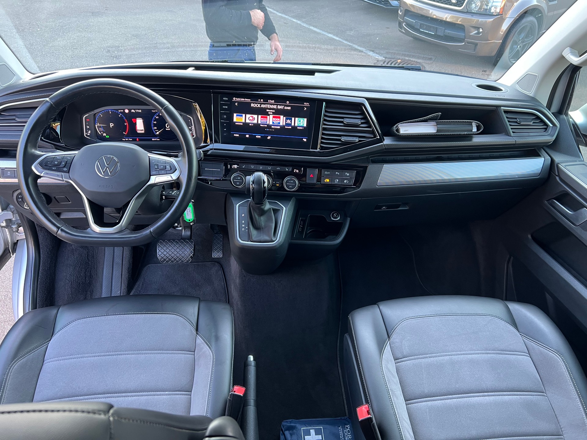 VW T6.1 Multivan 2.0 Bi-TDI Highline 4Motion DSG-image-17