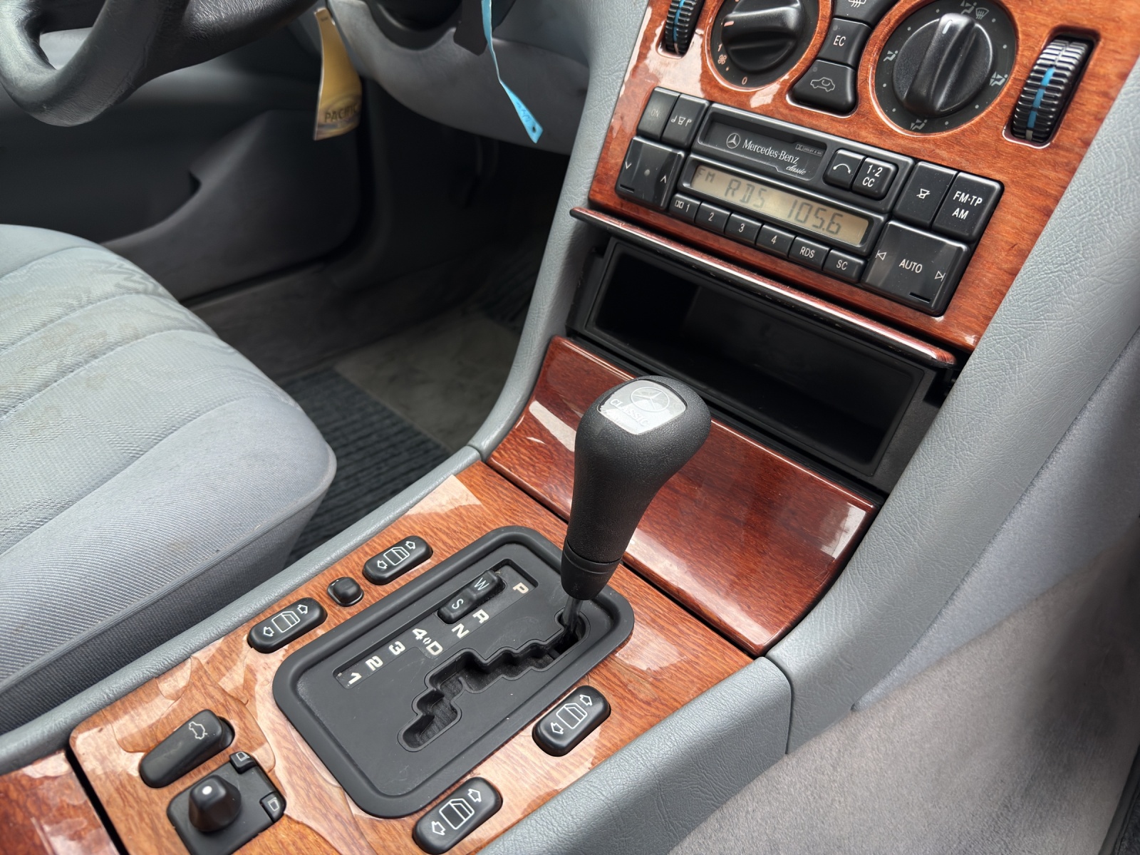MERCEDES-BENZ E 280 Avantgarde 4-Matic Automatic-image-12