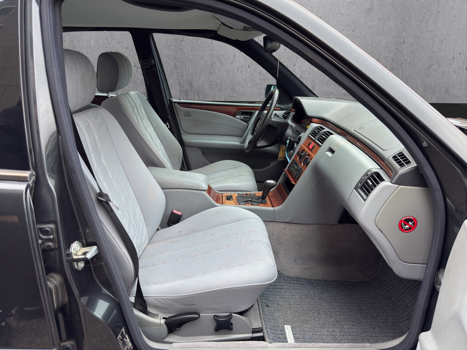 MERCEDES-BENZ E 280 Avantgarde 4-Matic Automatic-image-13