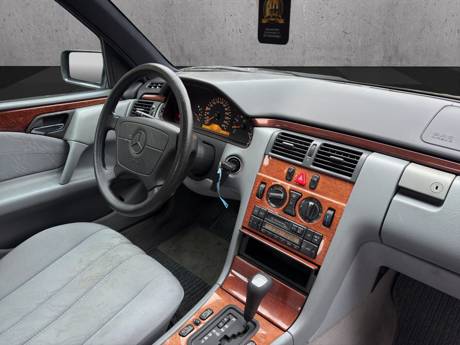 MERCEDES-BENZ E 280 Avantgarde 4-Matic Automatic-image-10