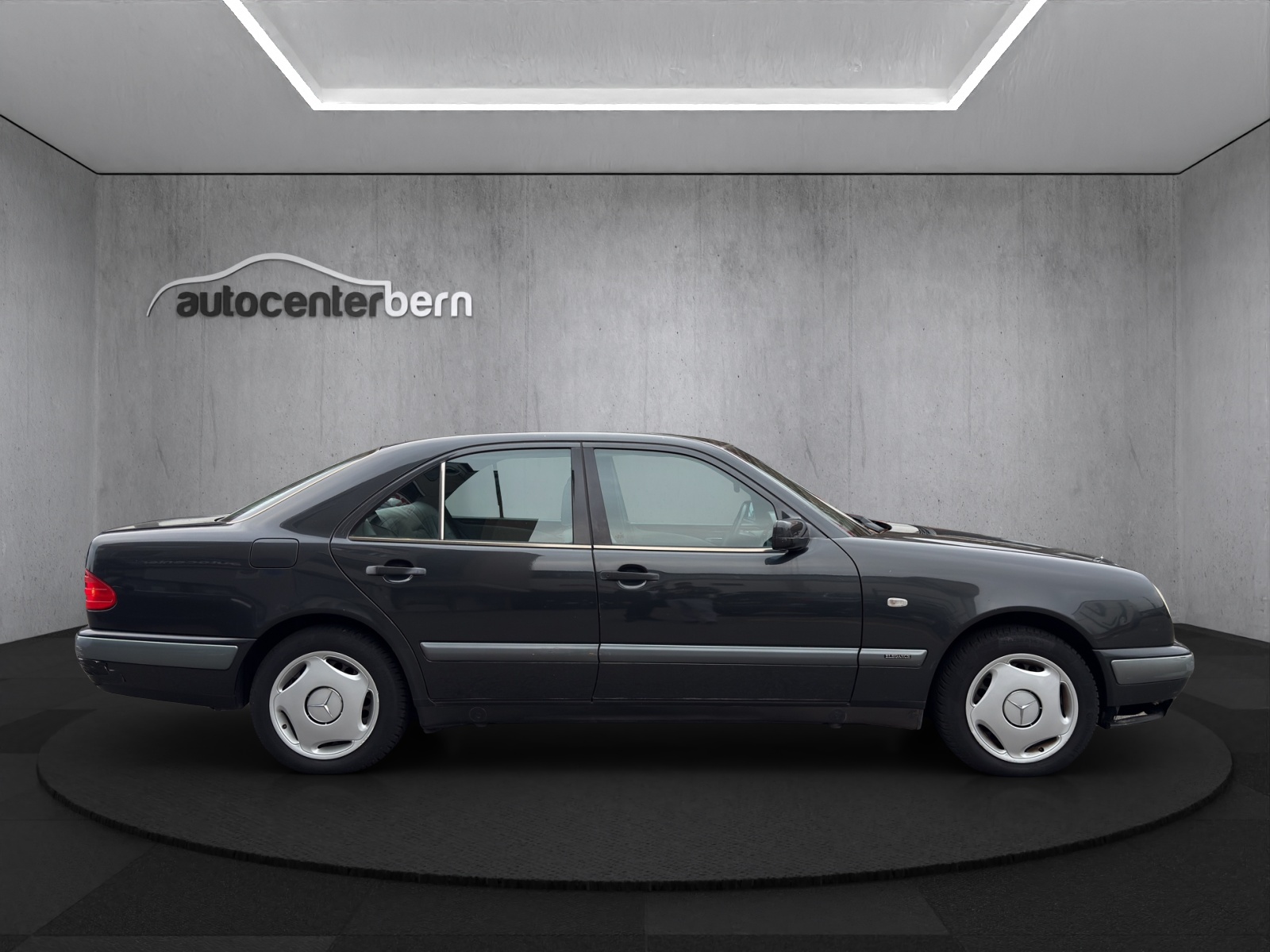 MERCEDES-BENZ E 280 Avantgarde 4-Matic Automatic-image-7