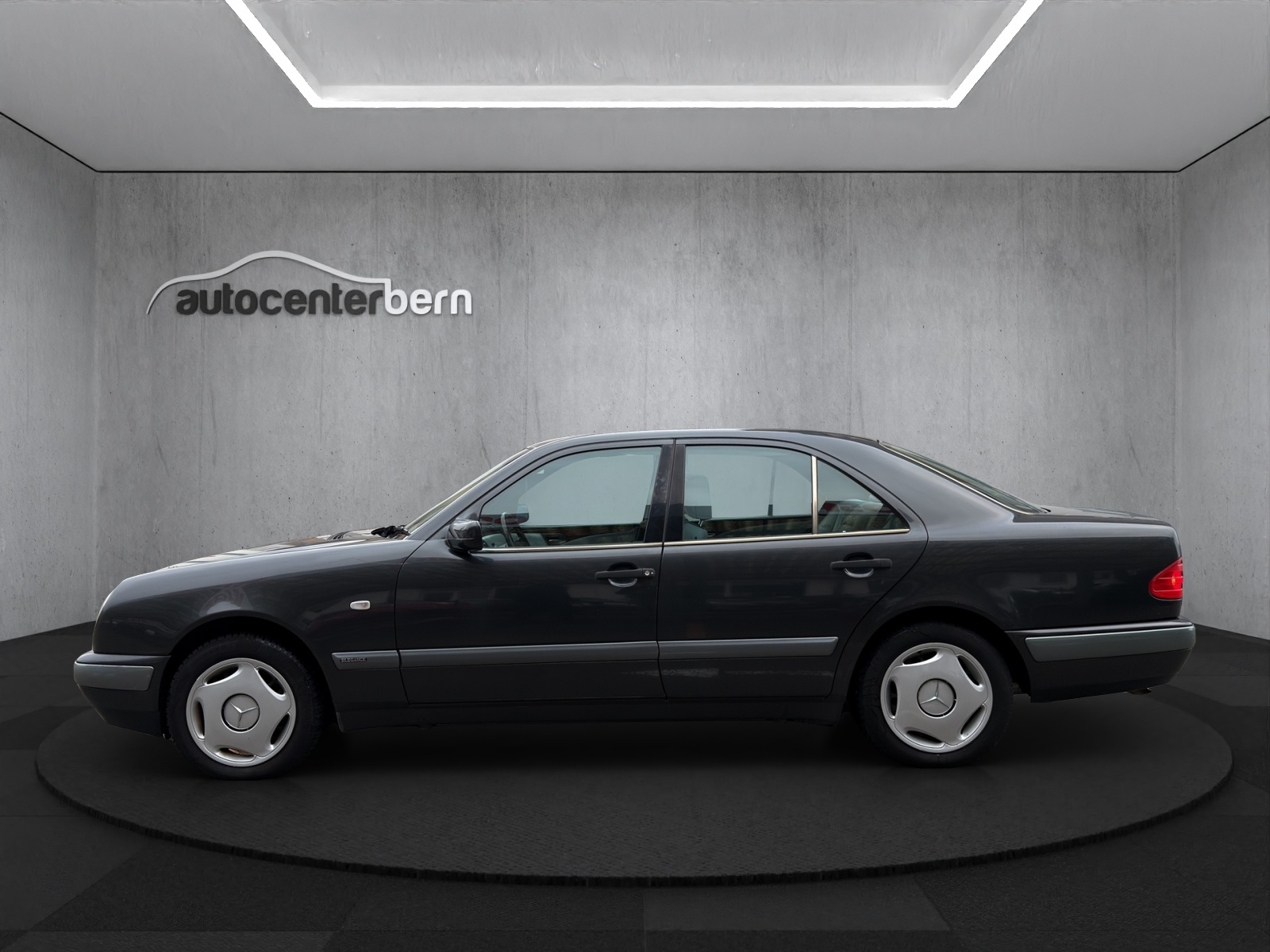 MERCEDES-BENZ E 280 Avantgarde 4-Matic Automatic-image-3
