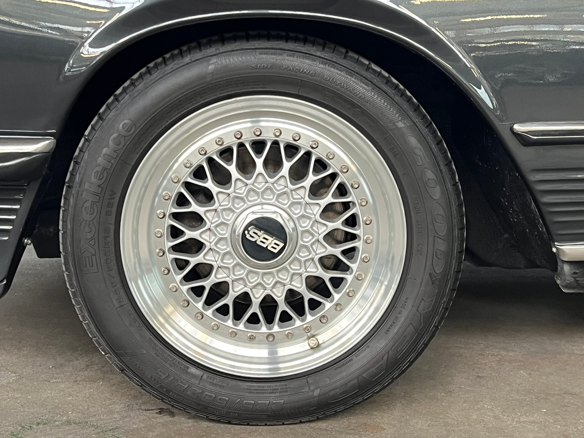 MERCEDES-BENZ V8 Cabriolet ***** Veteran *****-showroom-element-2