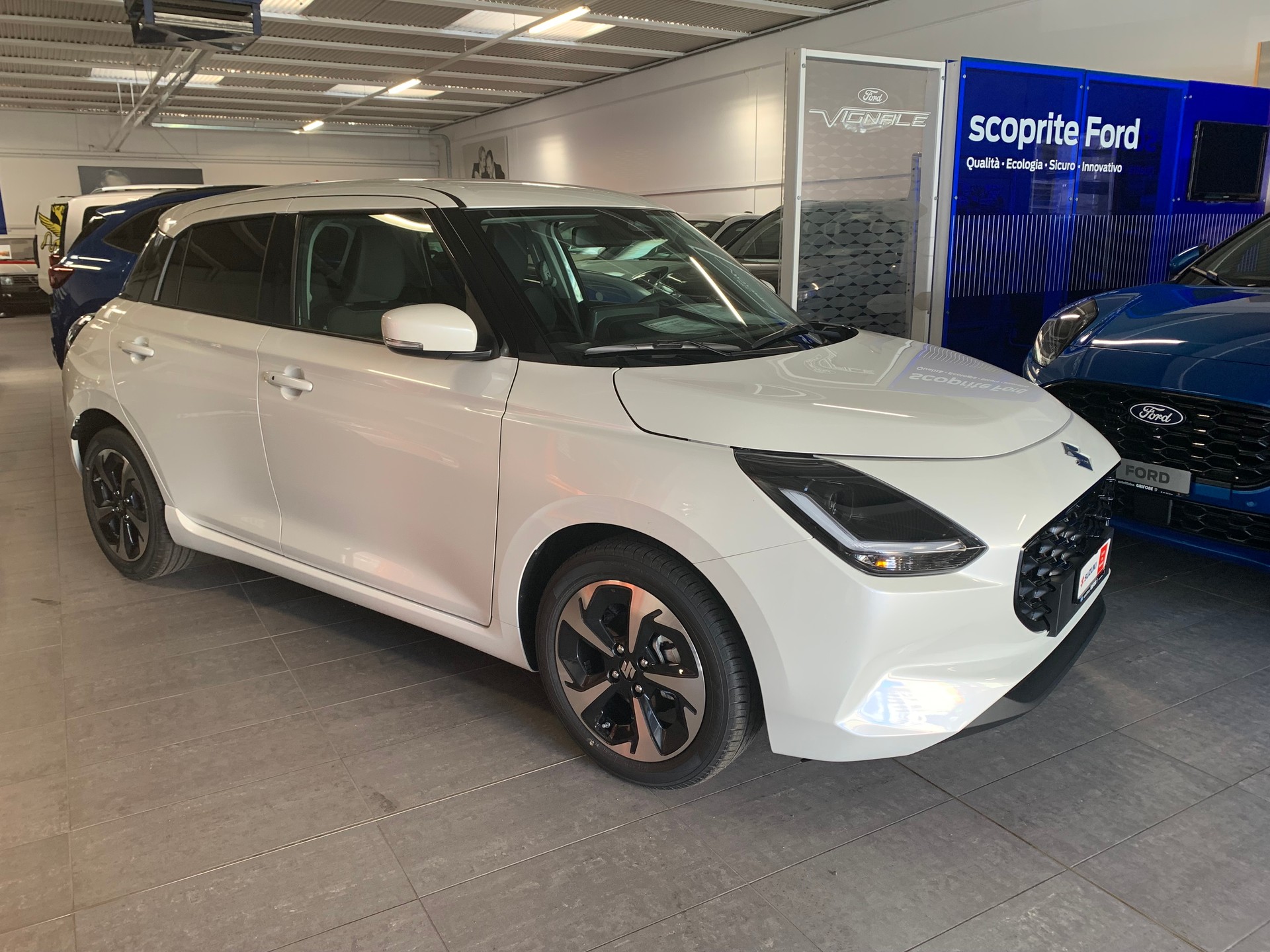 SUZUKI Swift 1.2 Compact Top Hybrid CVT