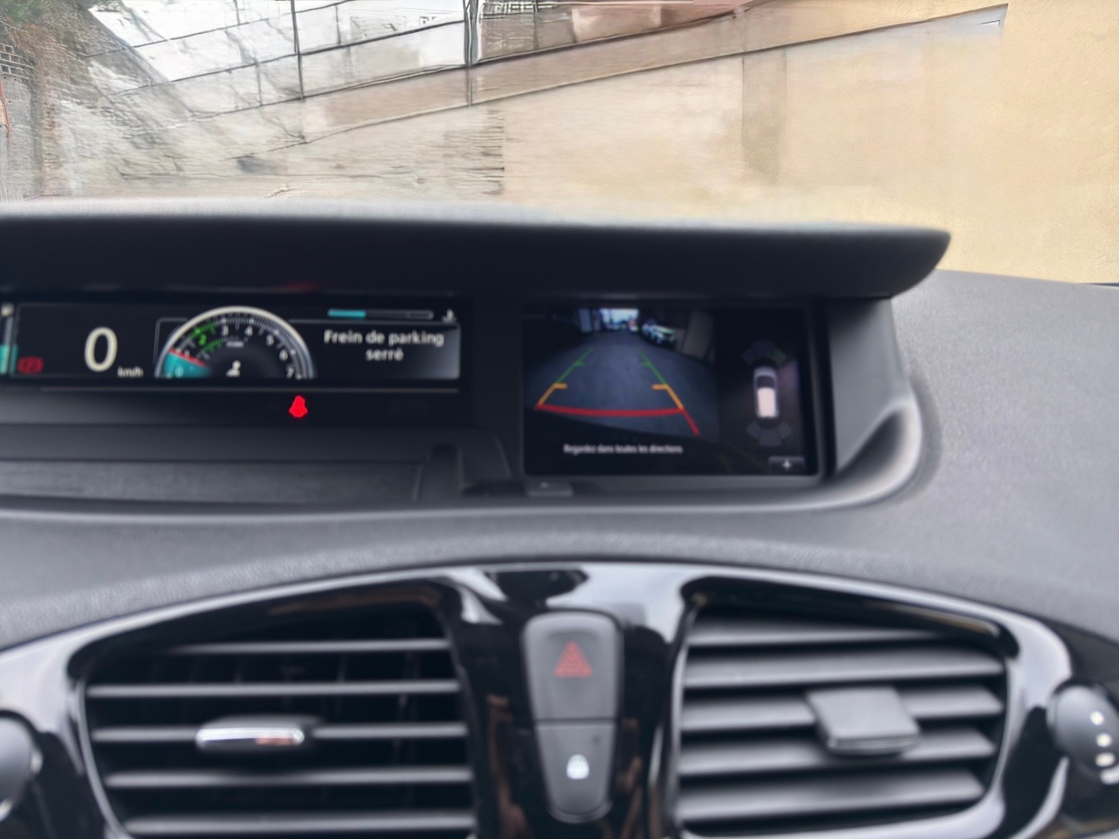 RENAULT Scénic 1.2 16V Turbo Bose-image-13