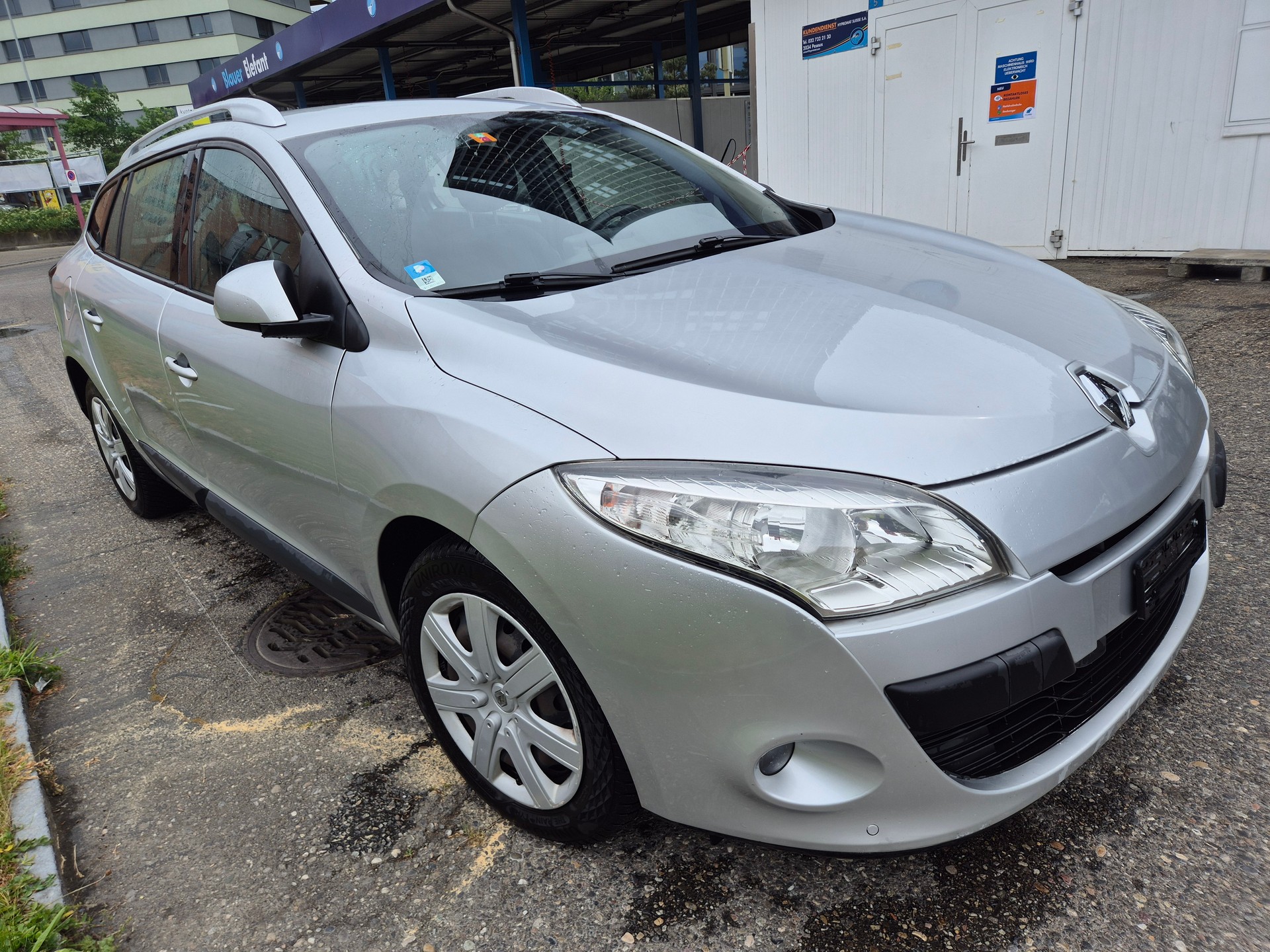 RENAULT Mégane Grandtour 2.0 16V Dynamique CVT-image-8