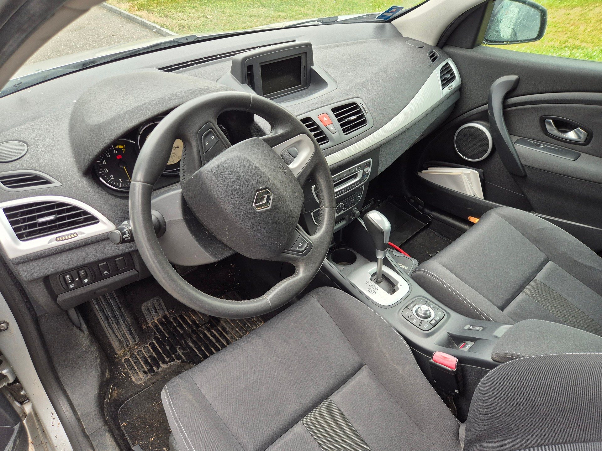 RENAULT Mégane Grandtour 2.0 16V Dynamique CVT-image-5