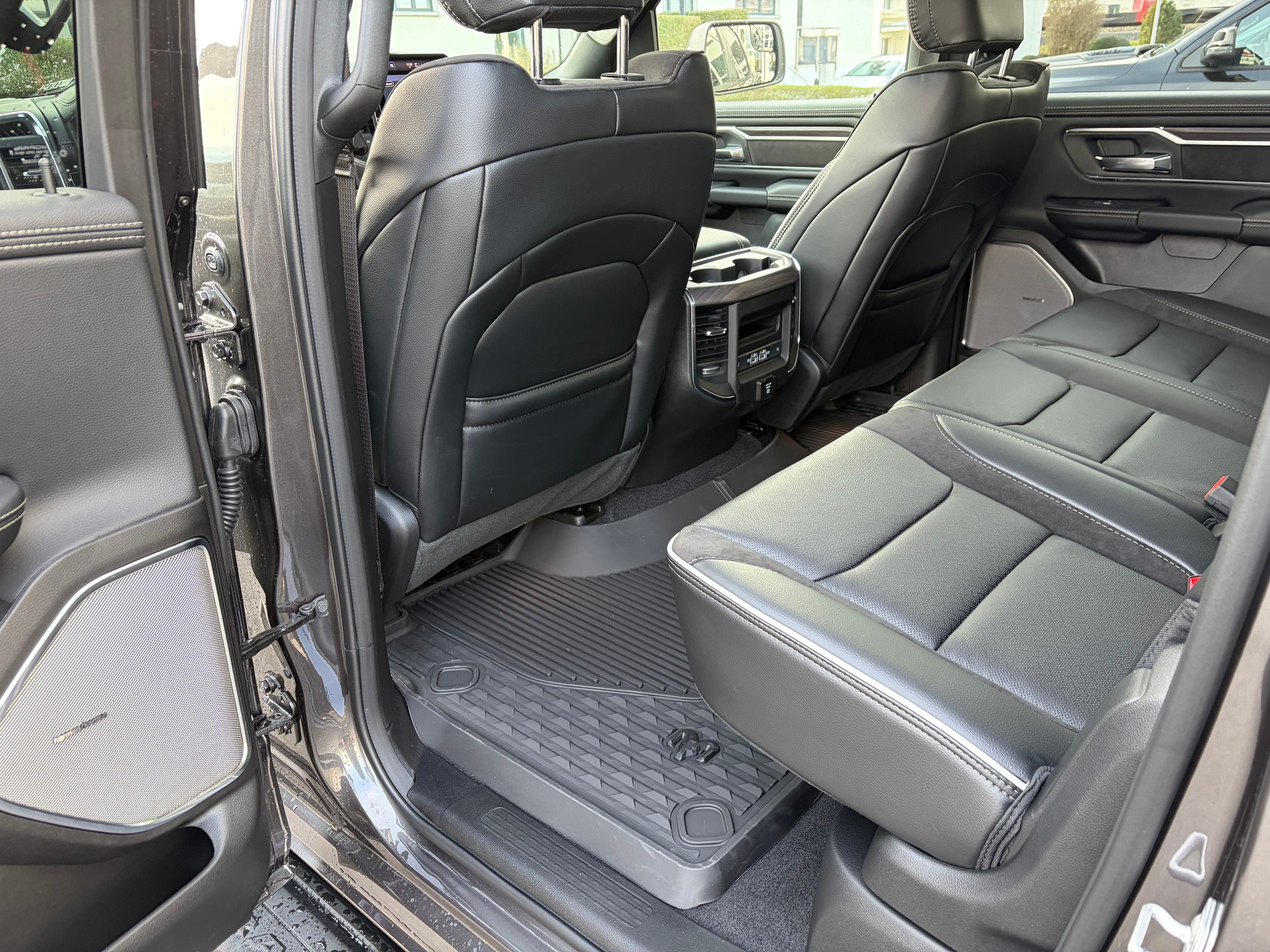 DODGE Ram 1500 Laramie Night Crew Cab 5.7l V8 MY26-image-7