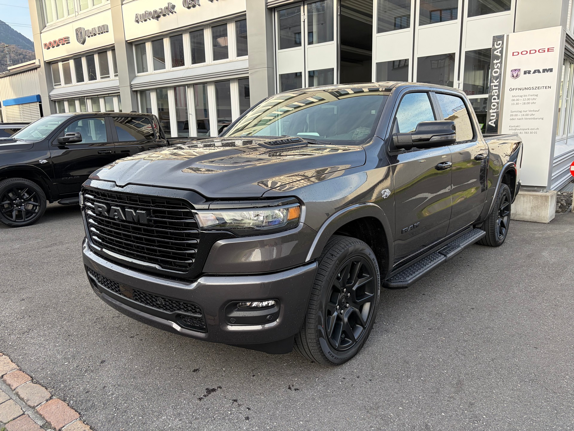 DODGE Ram 1500 Laramie Night Crew Cab 5.7l V8 MY26