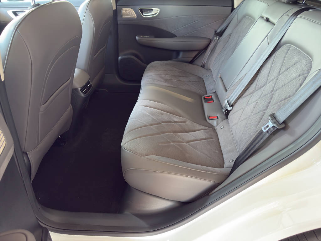 MG S6 EV 77 kWh Luxury 4WD-image-7