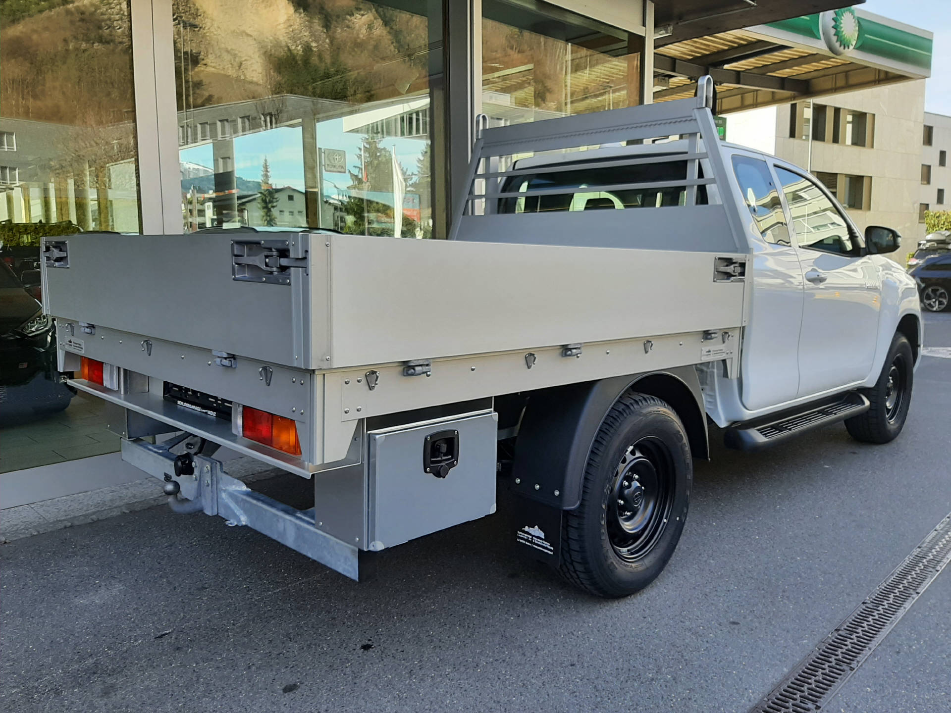 TOYOTA Hilux Extra Cab.-Chassis 2.4 D-4D 150 Comfort-image-4