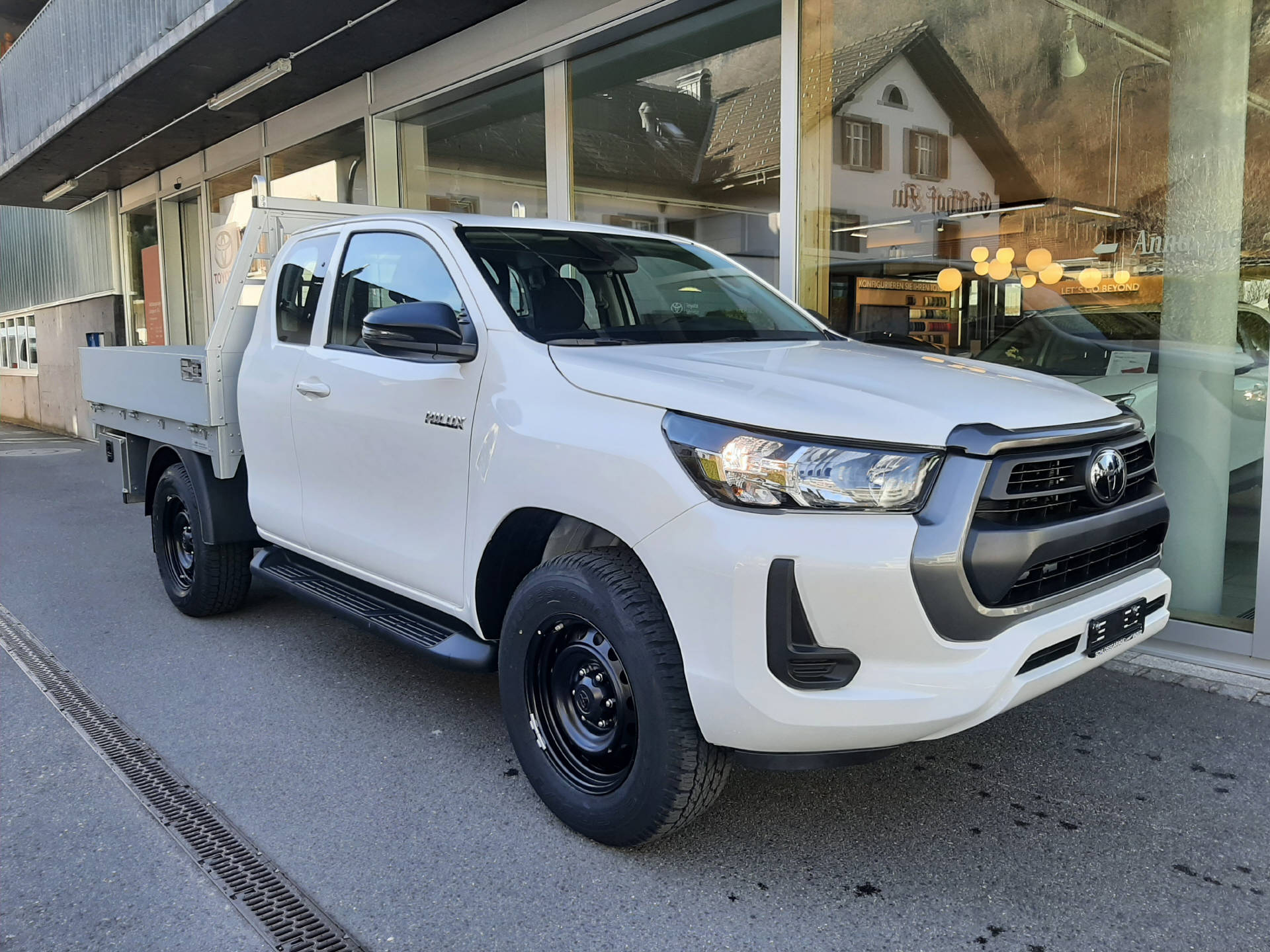 TOYOTA Hilux Extra Cab.-Chassis 2.4 D-4D 150 Comfort-showroom-element-2