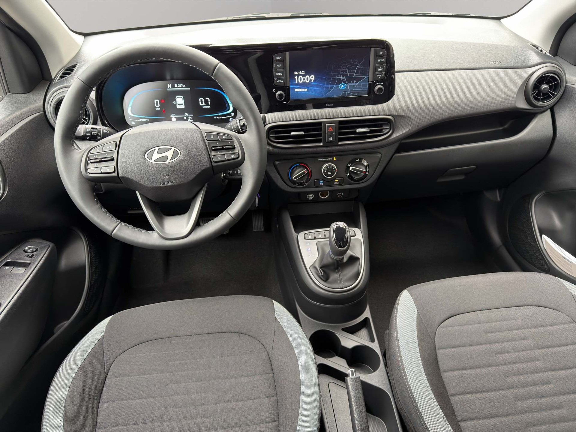 HYUNDAI i10 1.2 Amplia-image-8