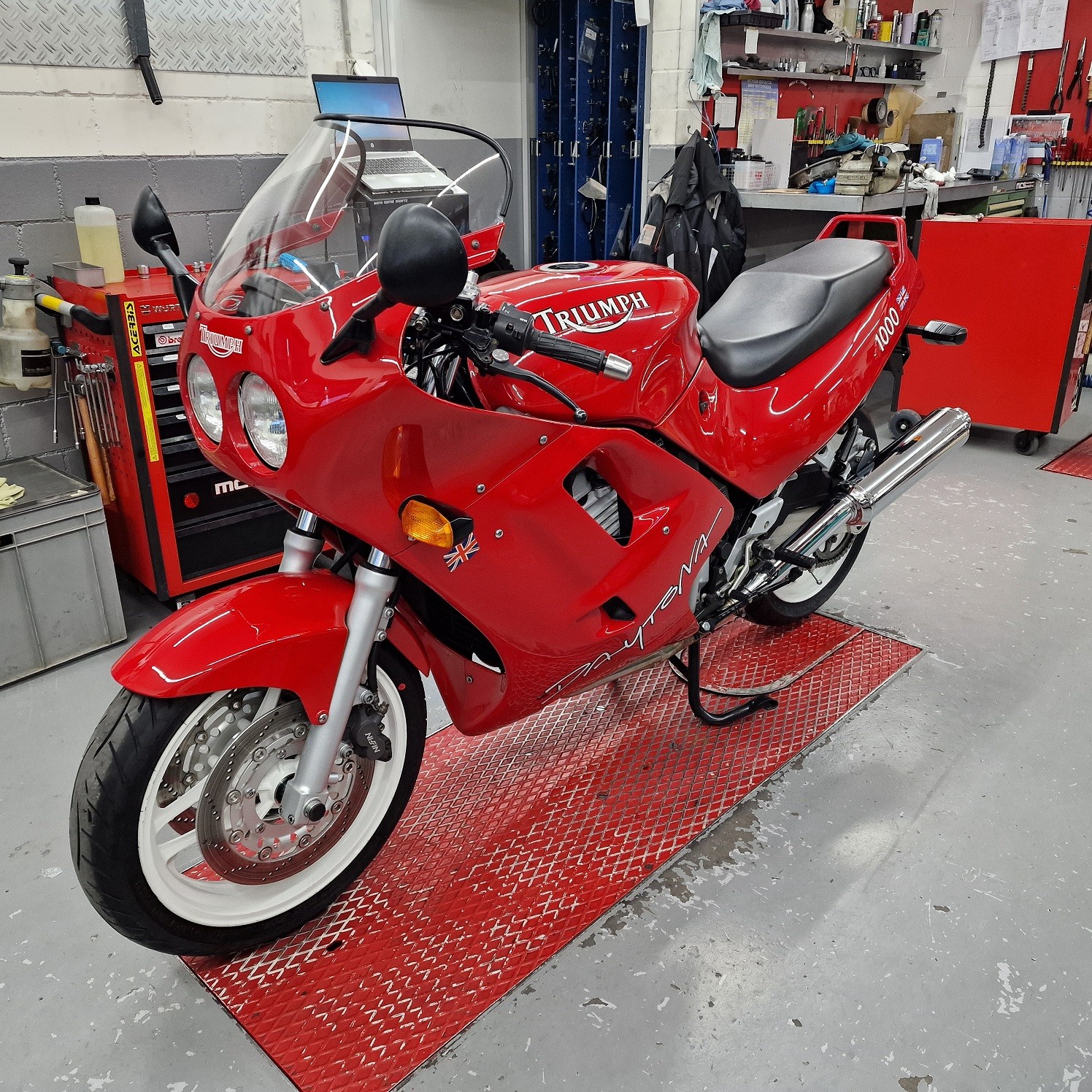 TRIUMPH Daytona 1000 Veteran-image-6