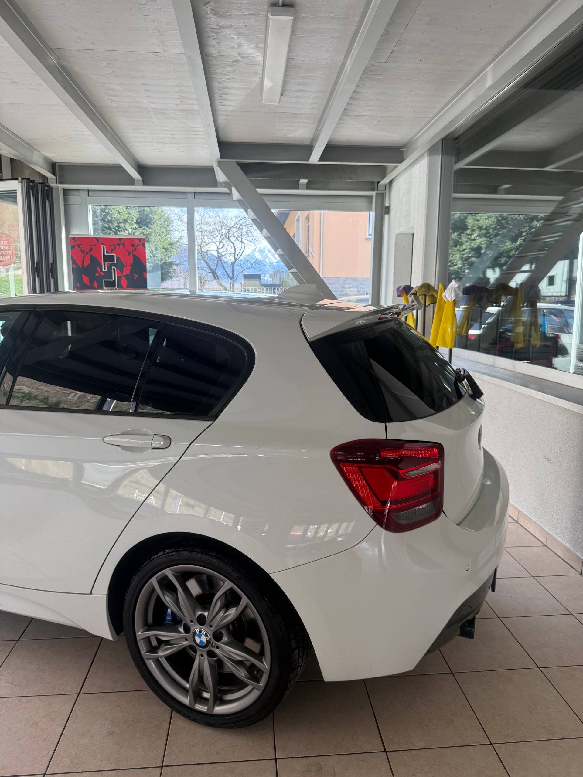 BMW M135i xDrive Steptronic-image-3